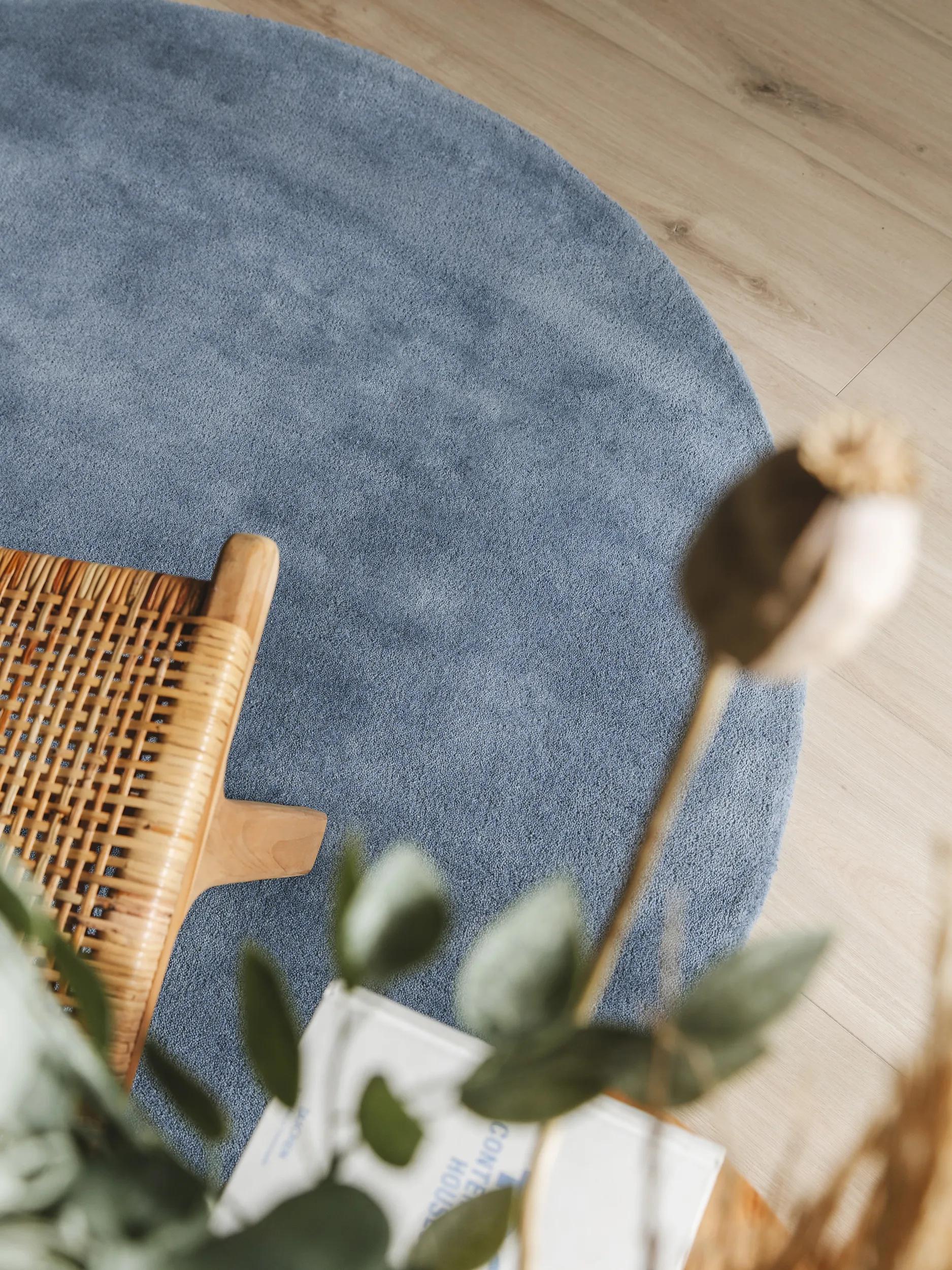 Round Wool Rug Bent Blue