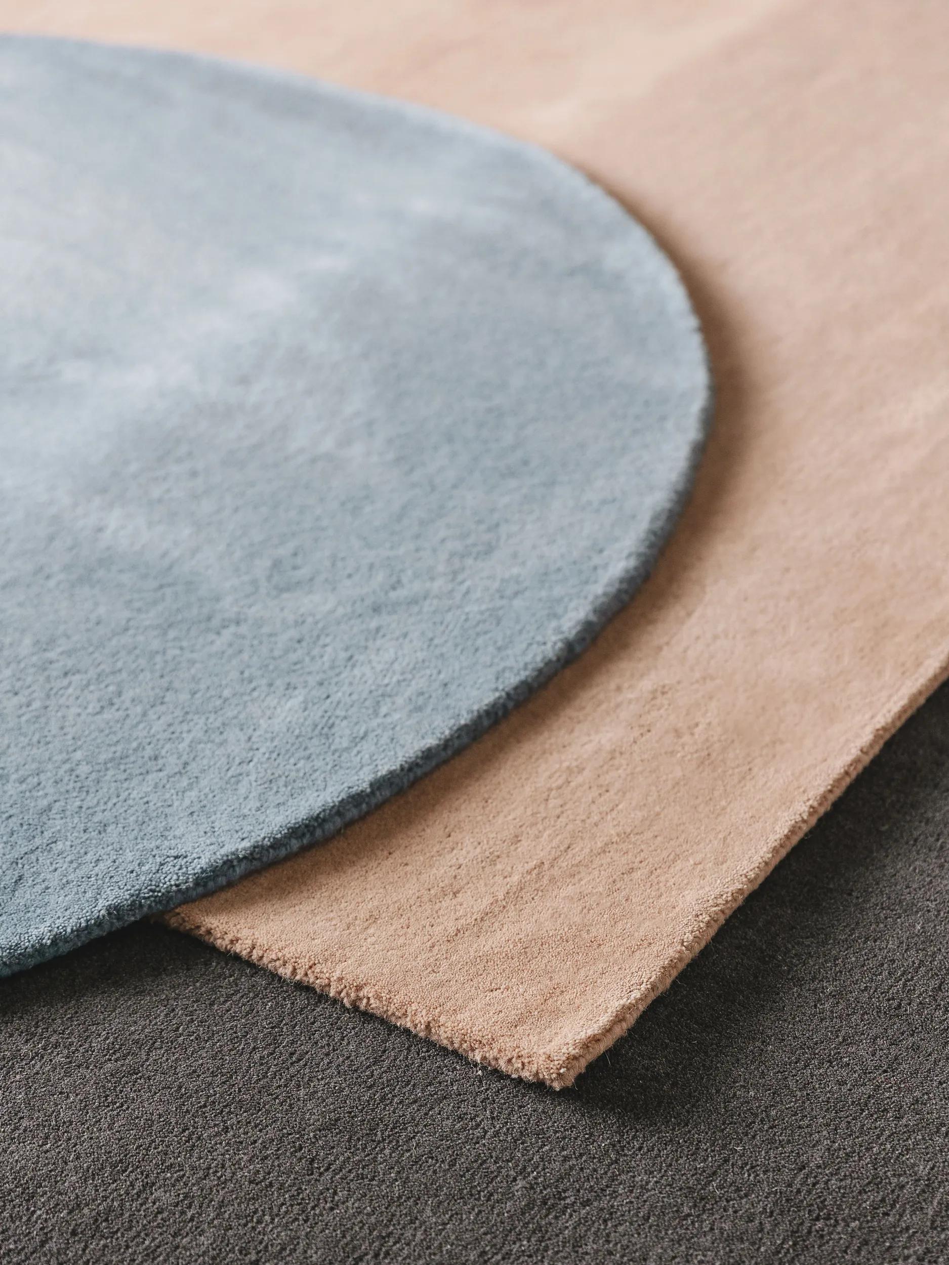 Round Wool Rug Bent Blue