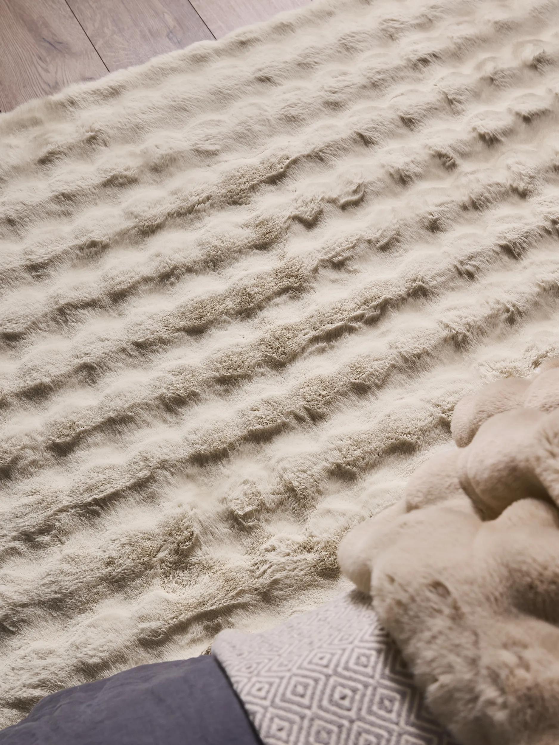 Fur Rug Dave Cream