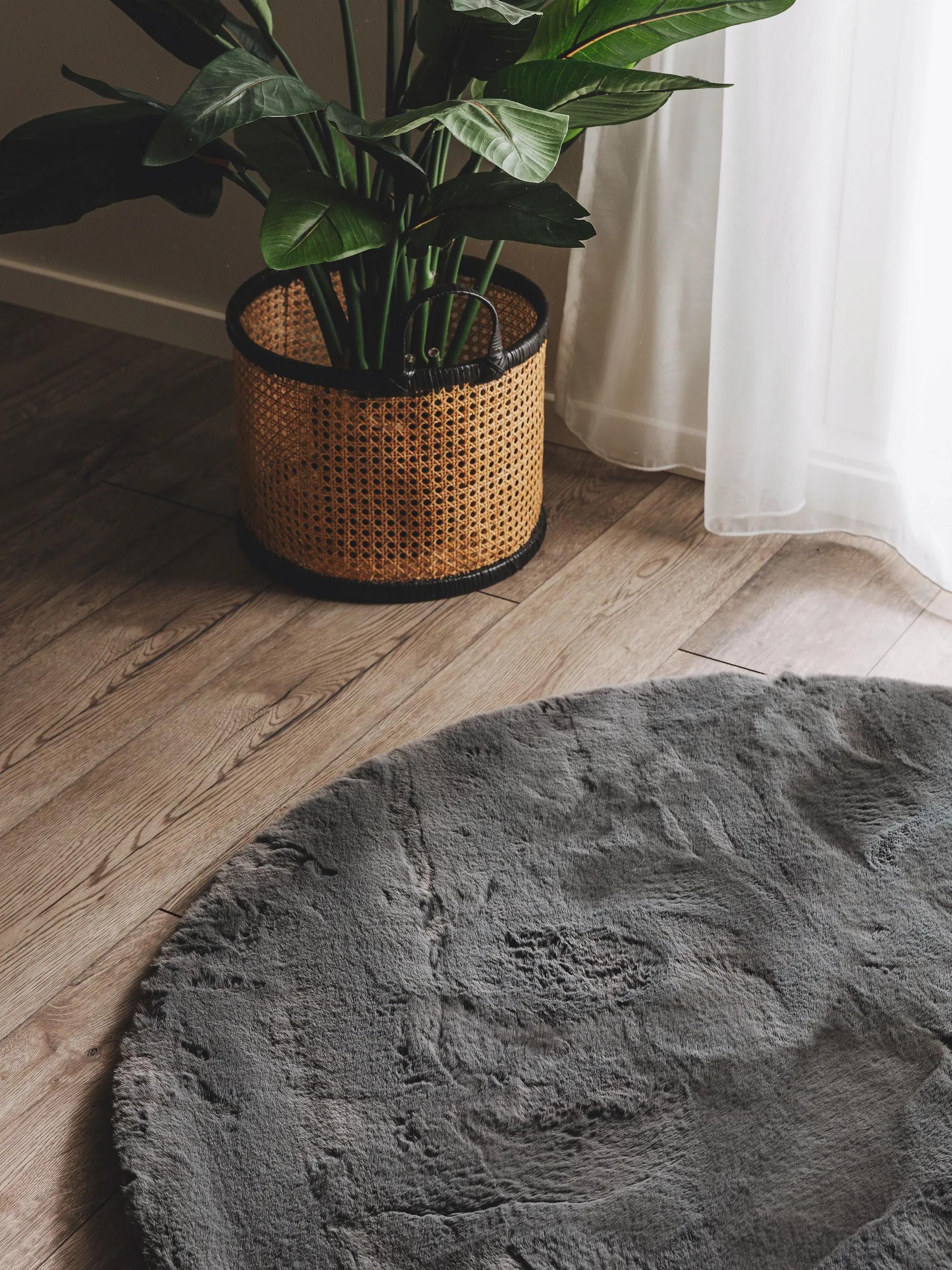 Fur Rug Dave Charcoal