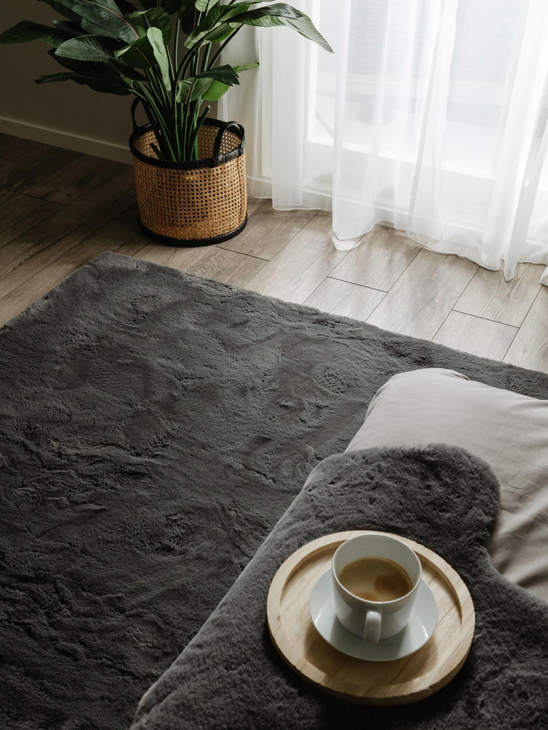 Fur Rug Dave Charcoal