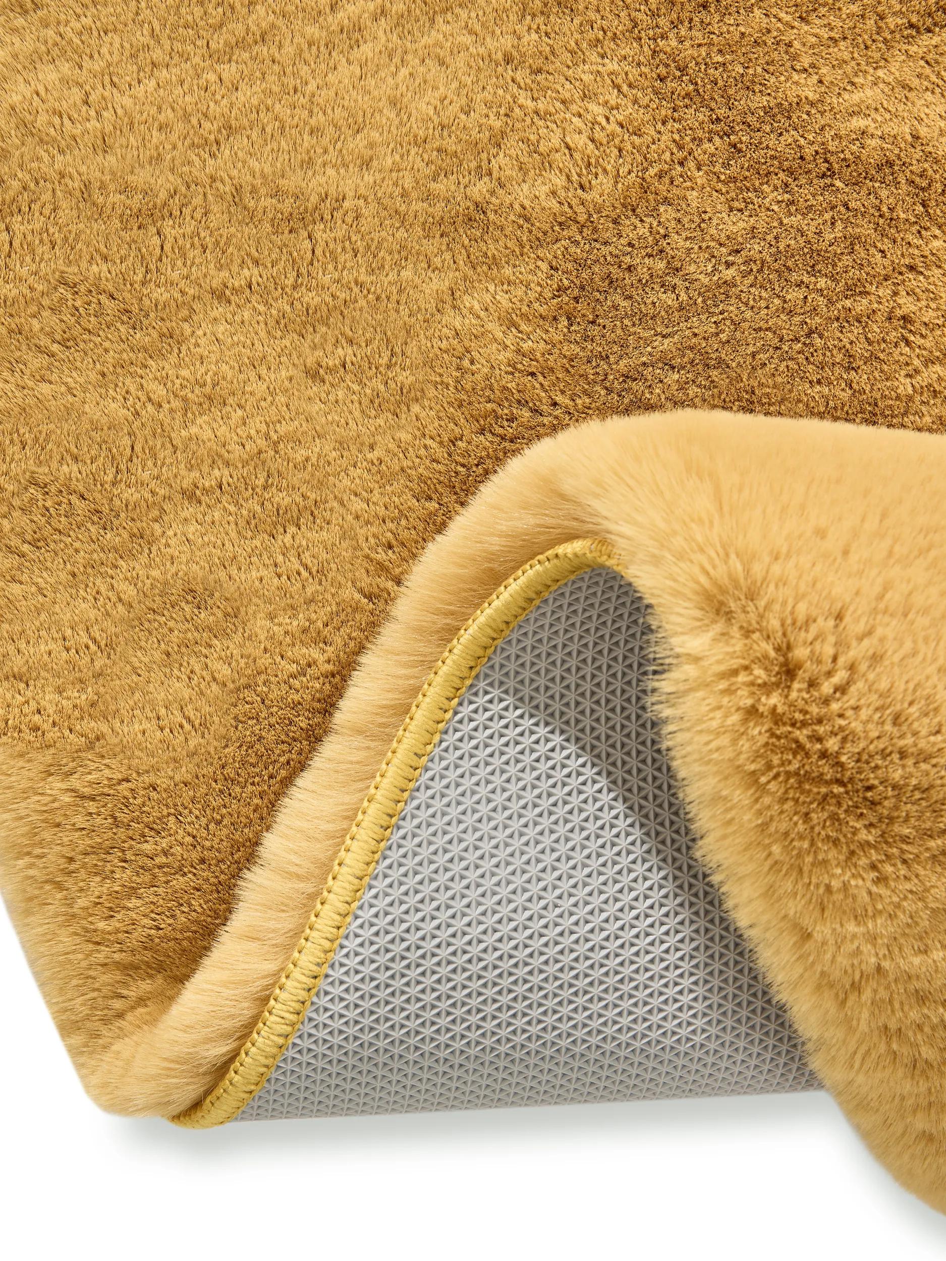 Fur Rug Dave Yellow