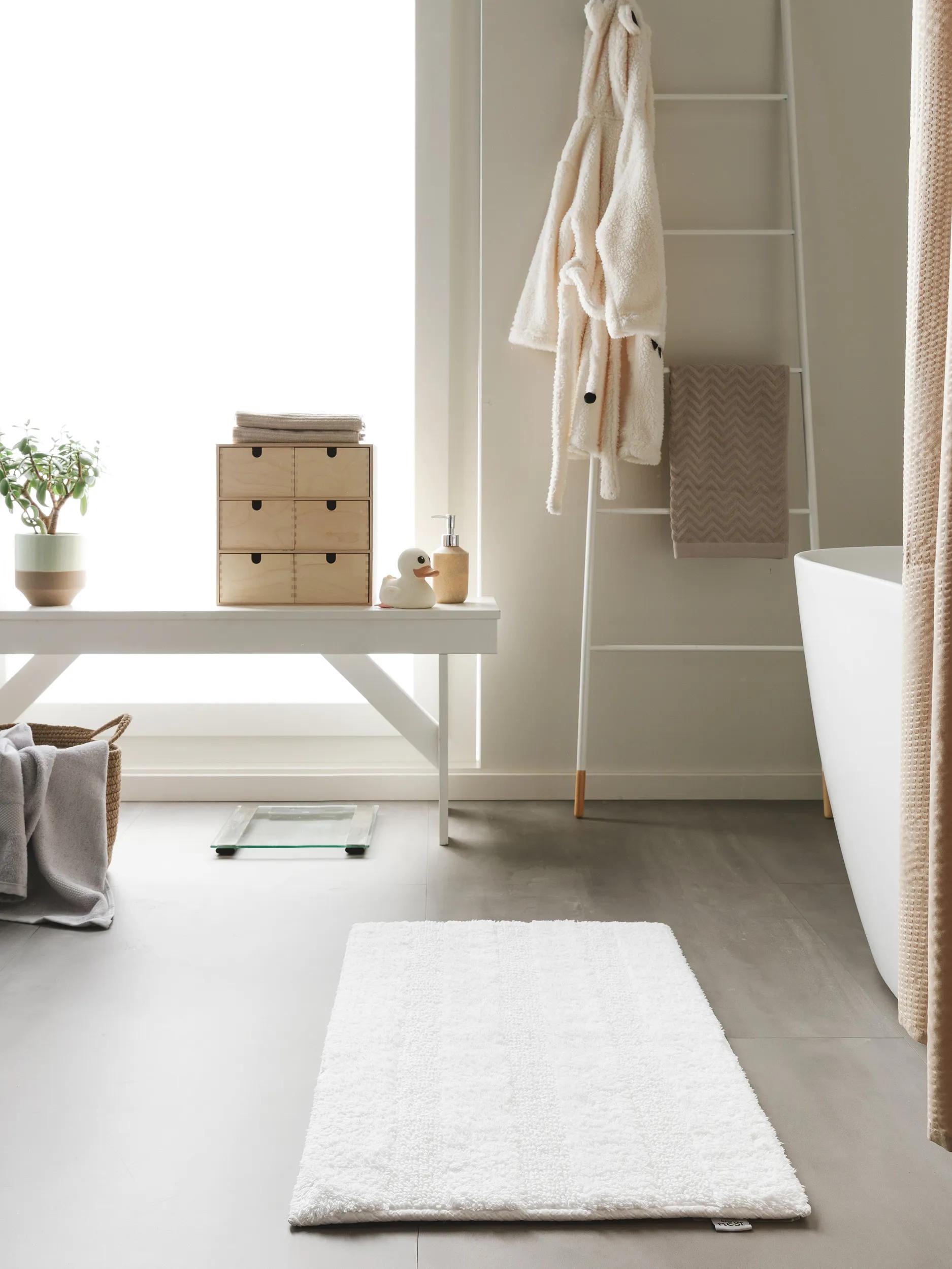 Bath Rug Ilka White