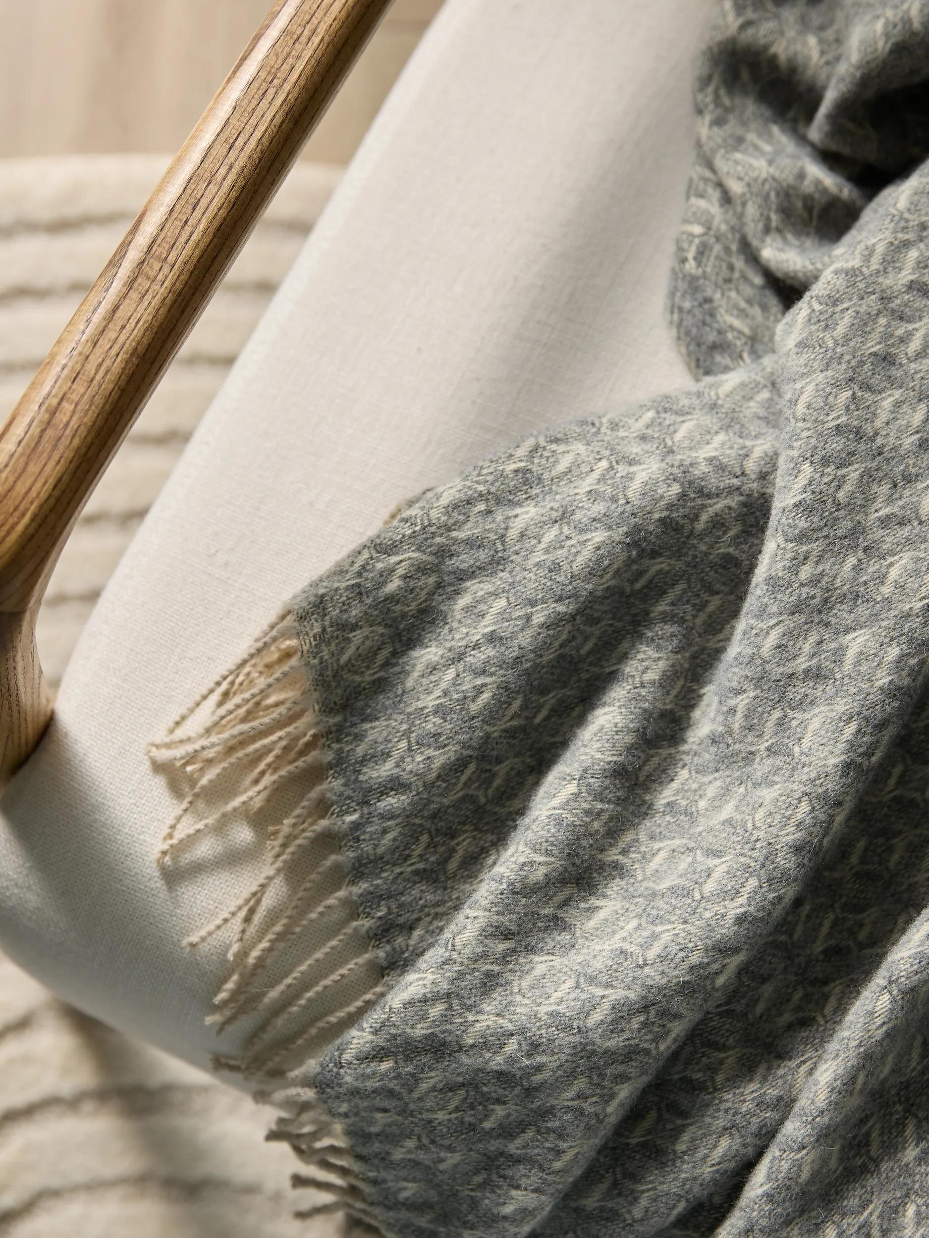 Couverture Liana Grise