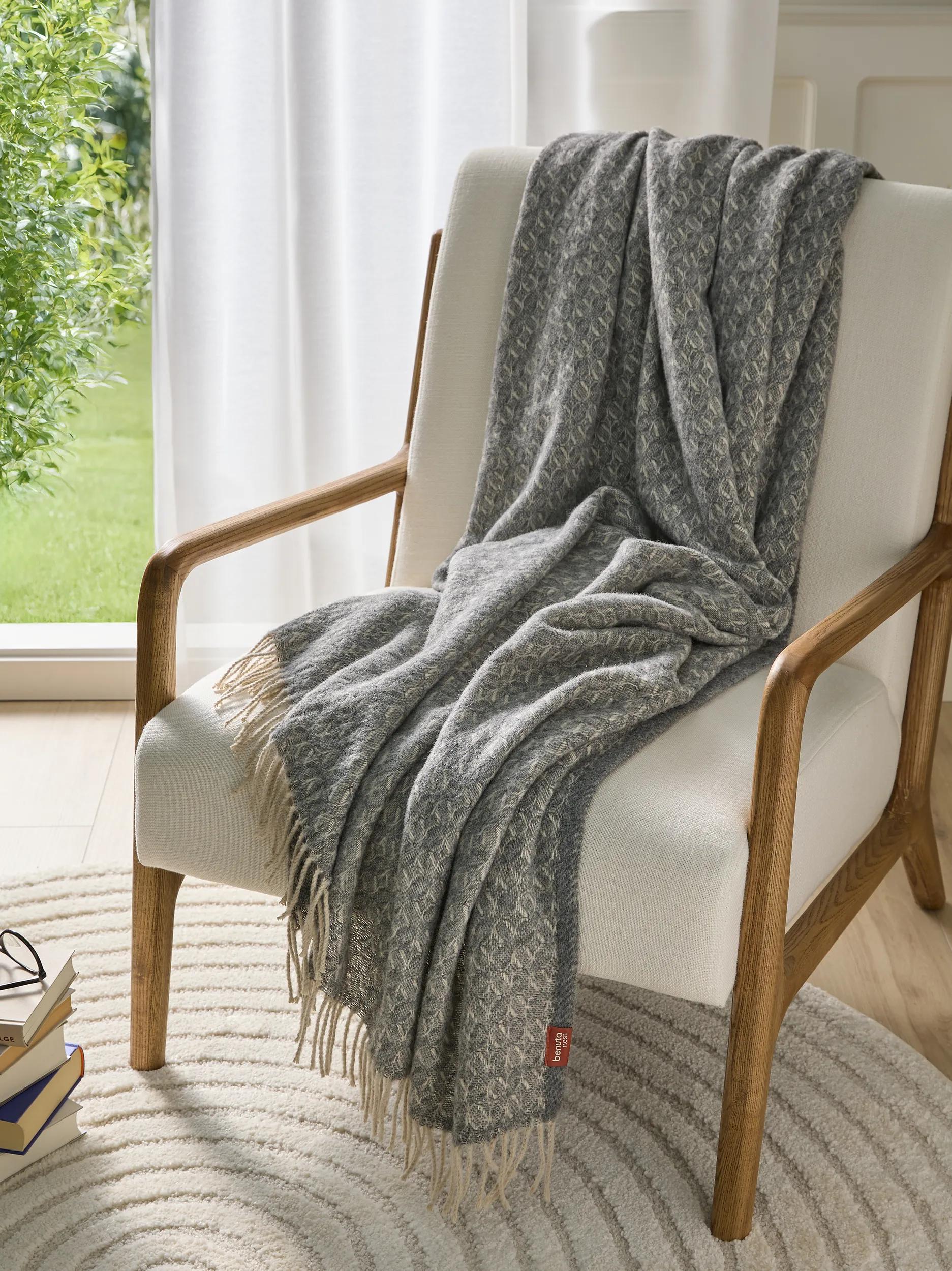 Couverture Liana Grise