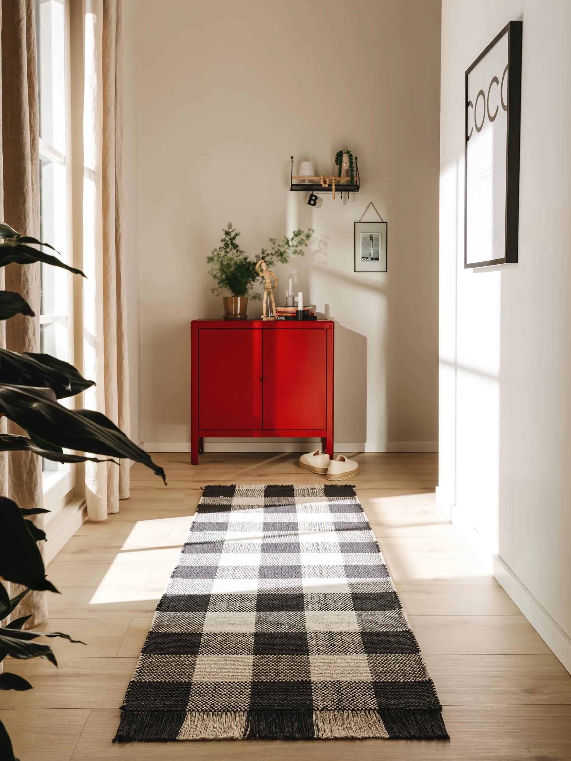 Runner Lucy Black/White