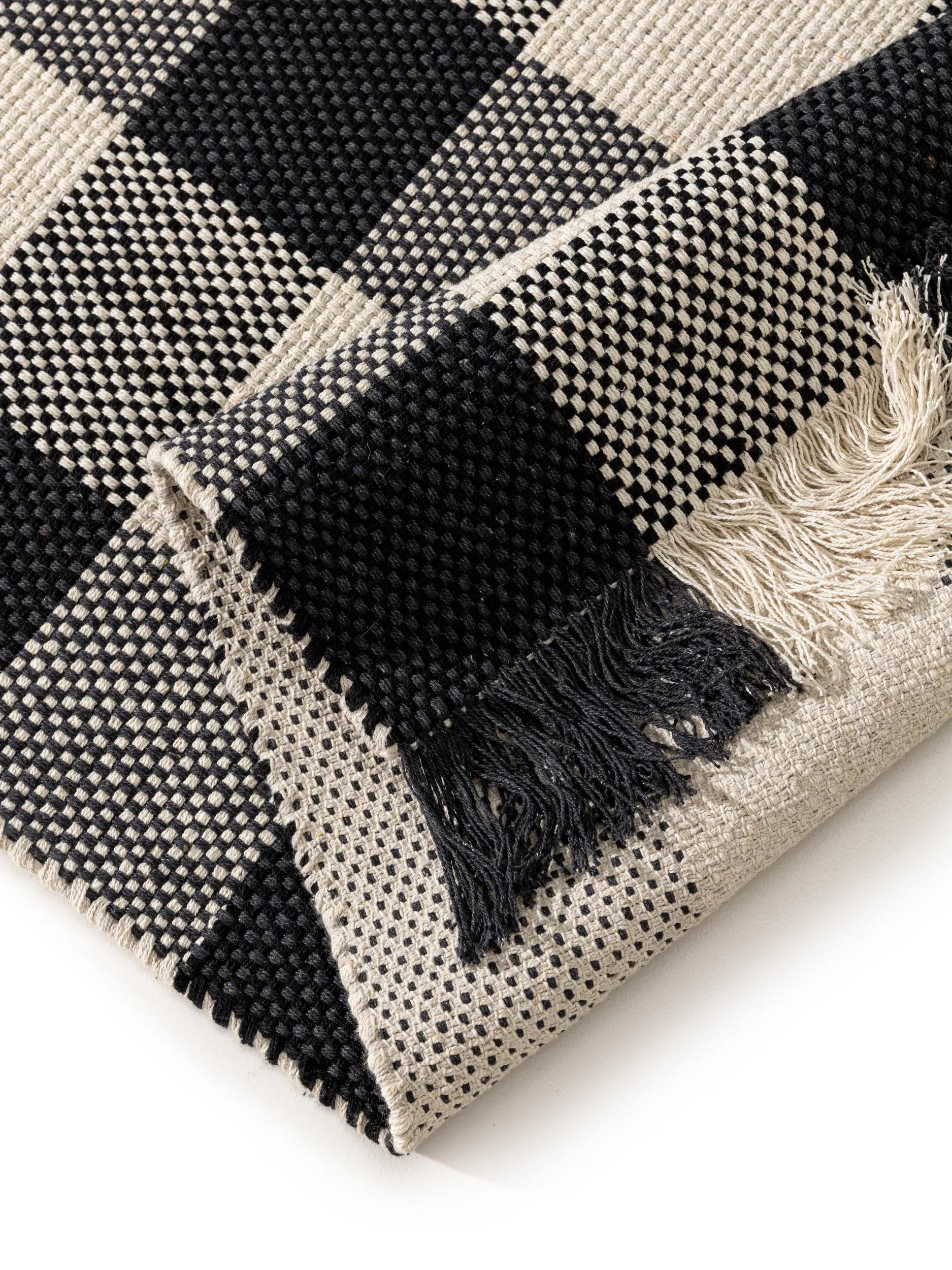 Runner Lucy Black/White