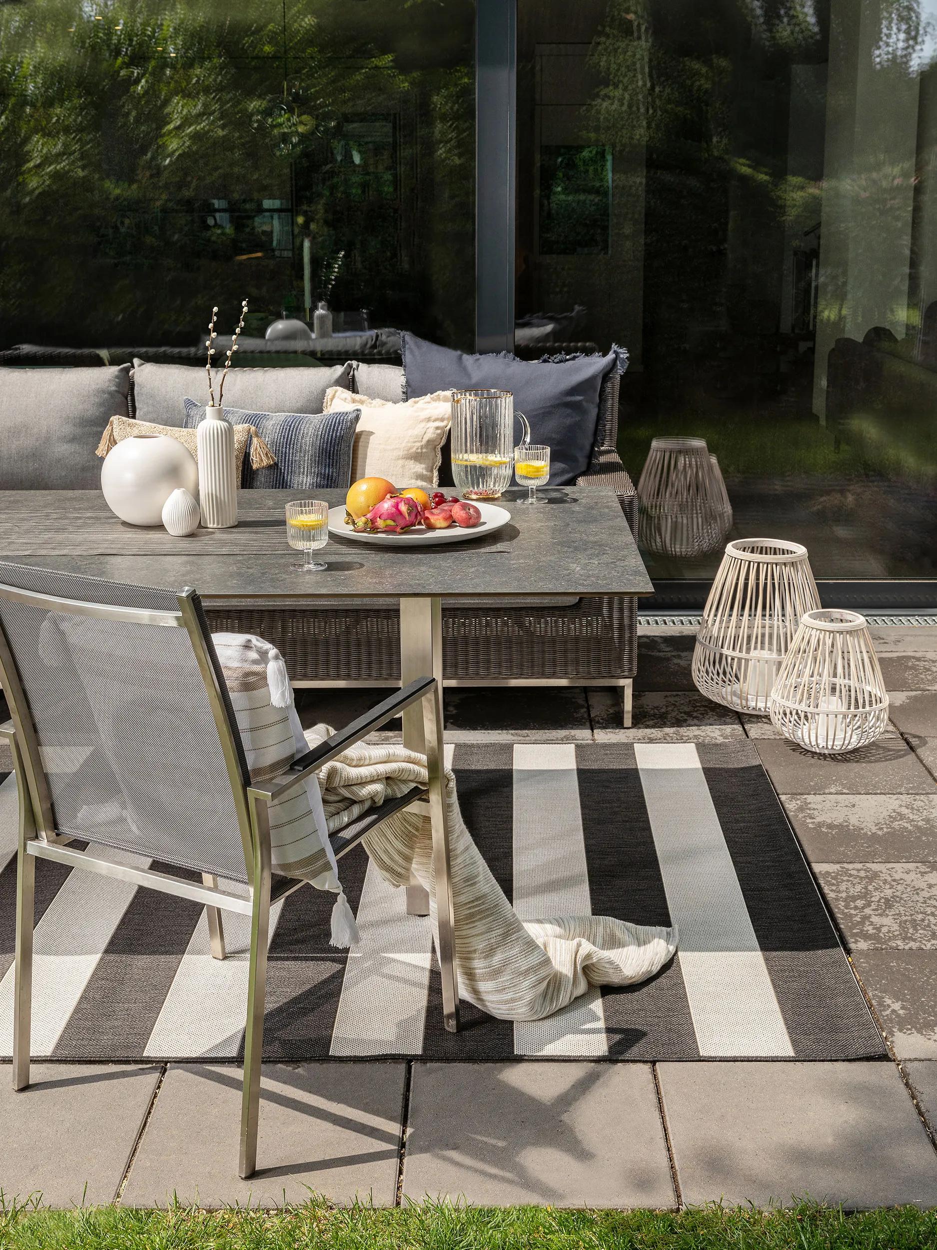 Alfombra de interior y exterior Metro negra