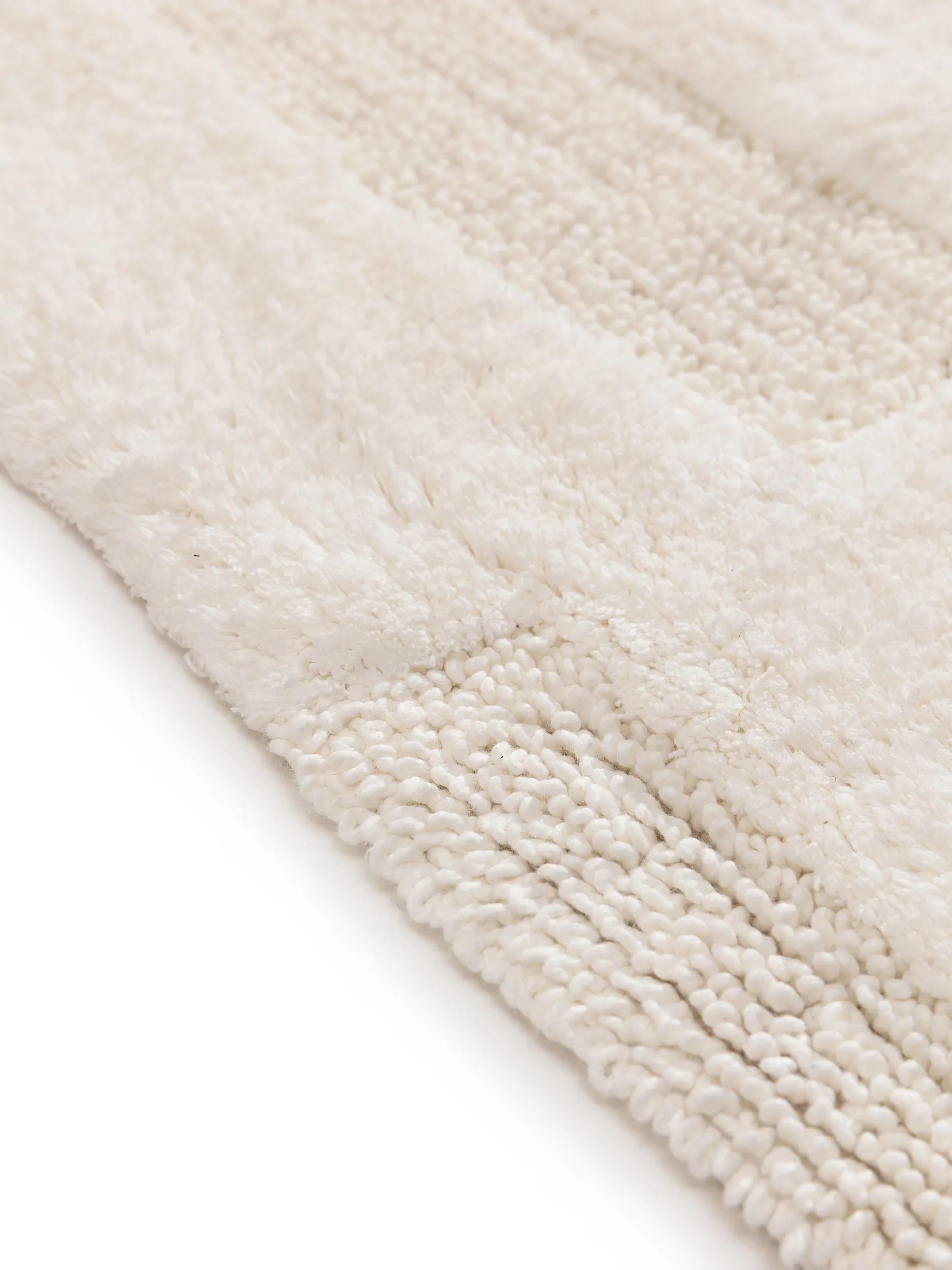 Bath Rug Nehir White