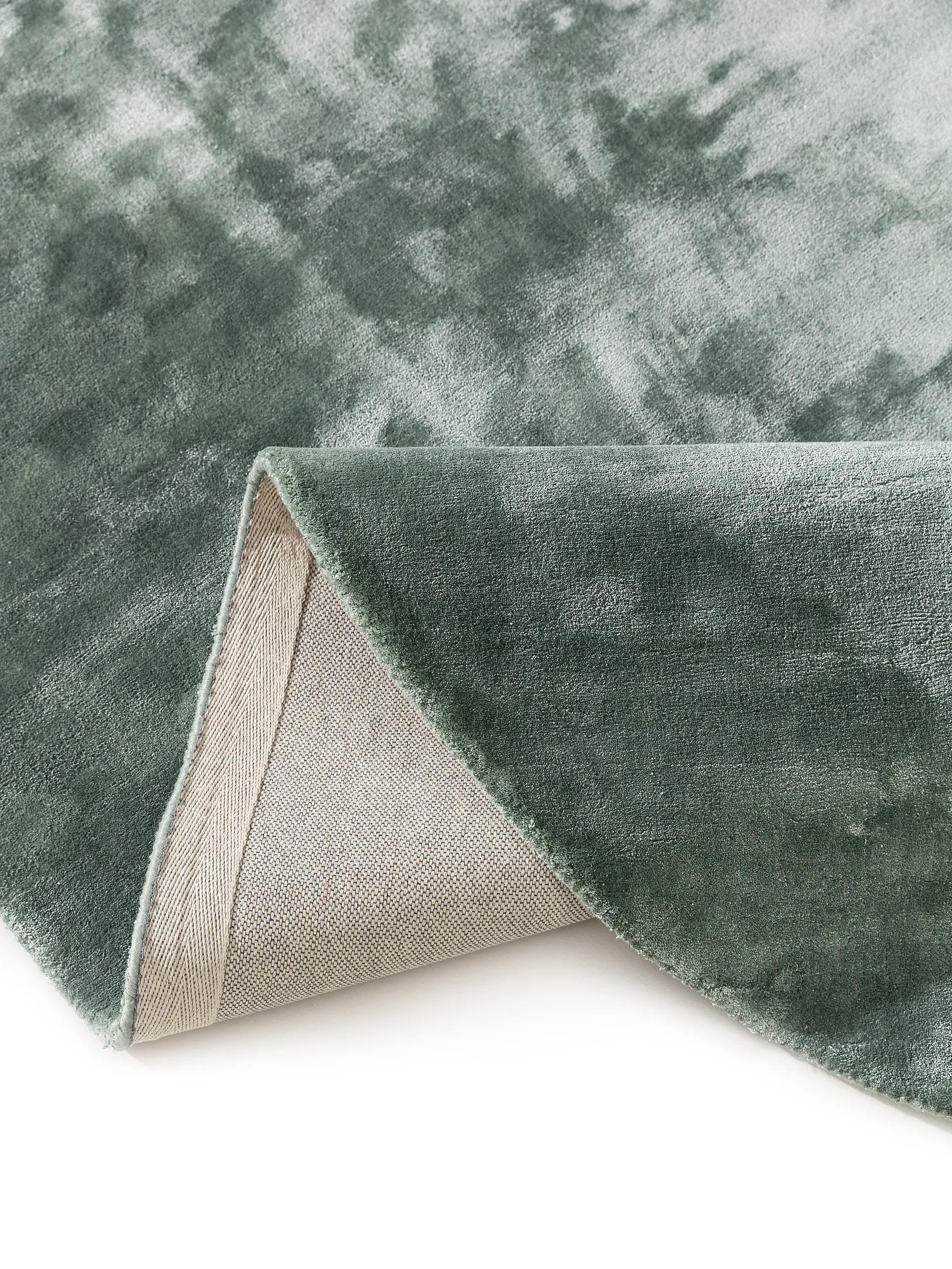 Alfombra de viscosa ovalada Nela verde claro