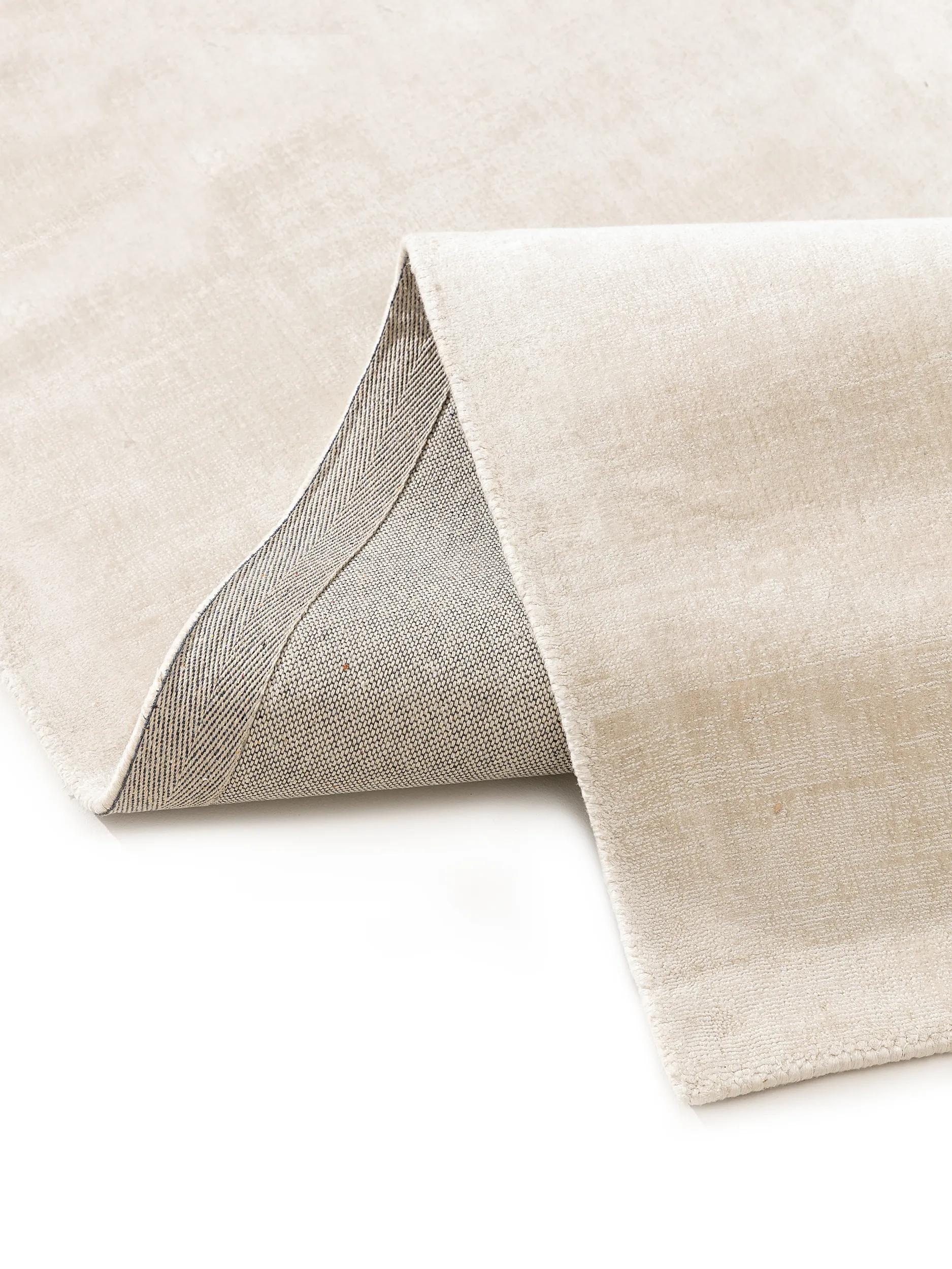 Viscose Rug Nova Cream