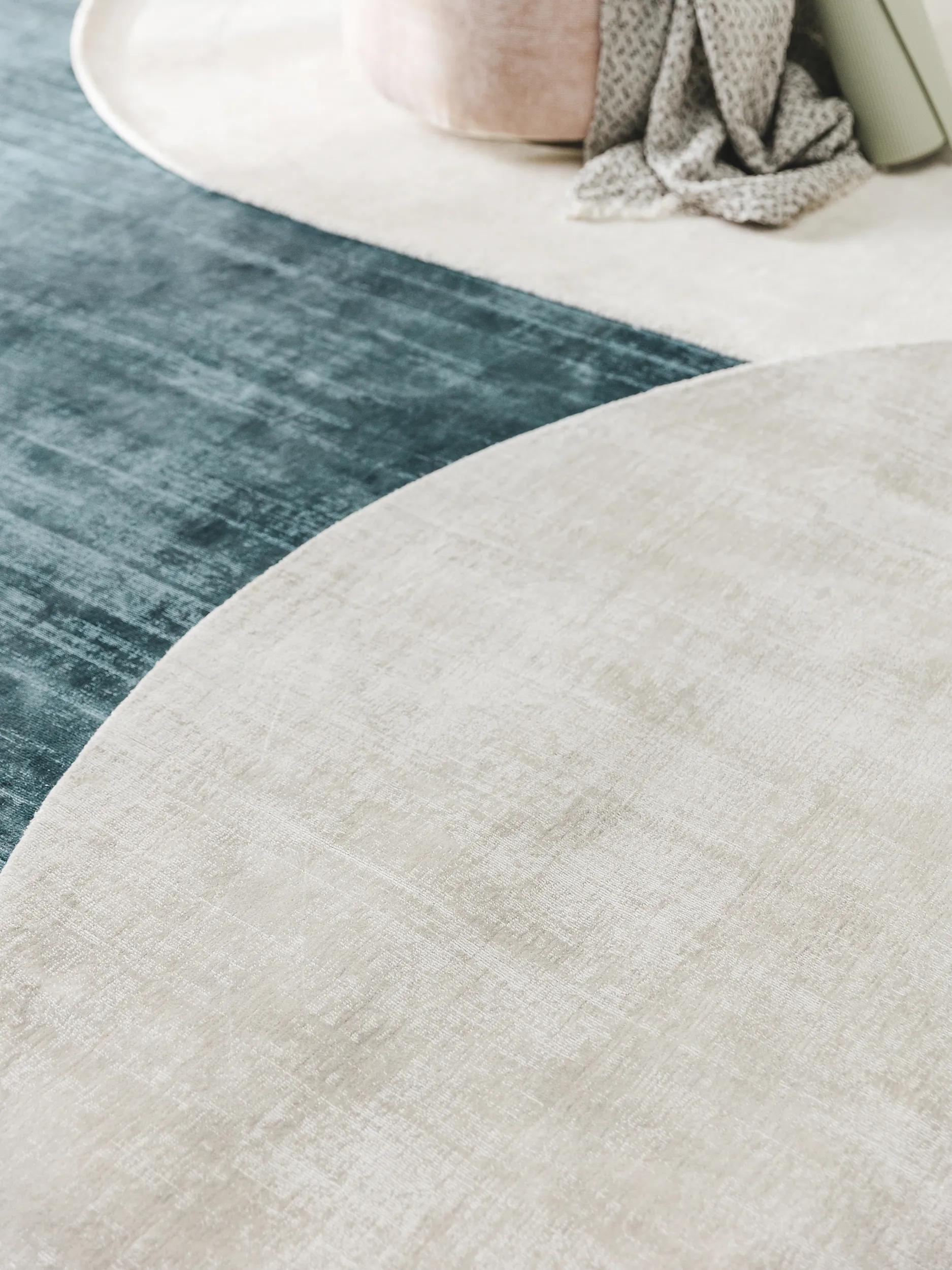 Viscose Rug Round Nova Light Grey