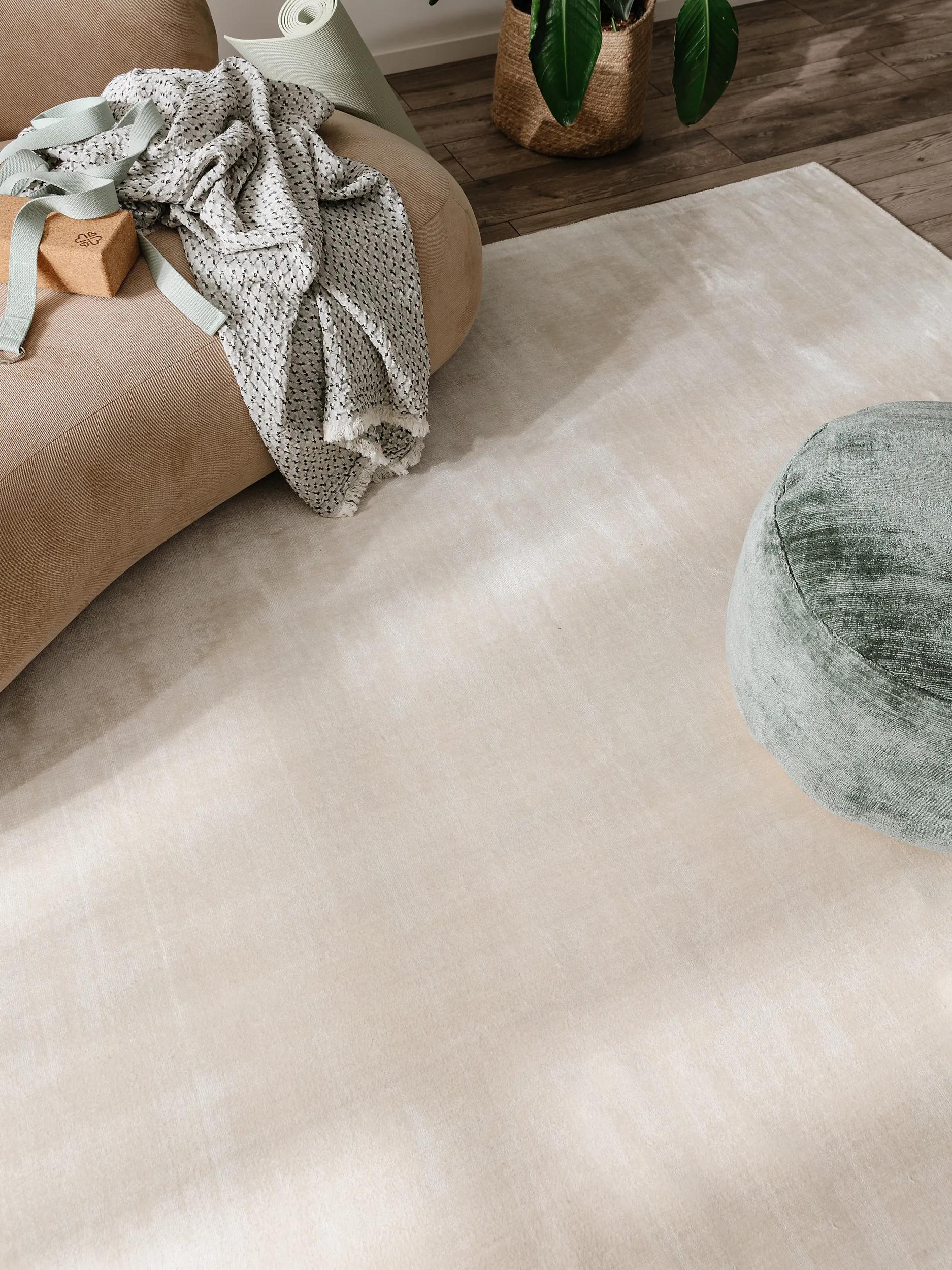 Viscose Rug Nova Cream