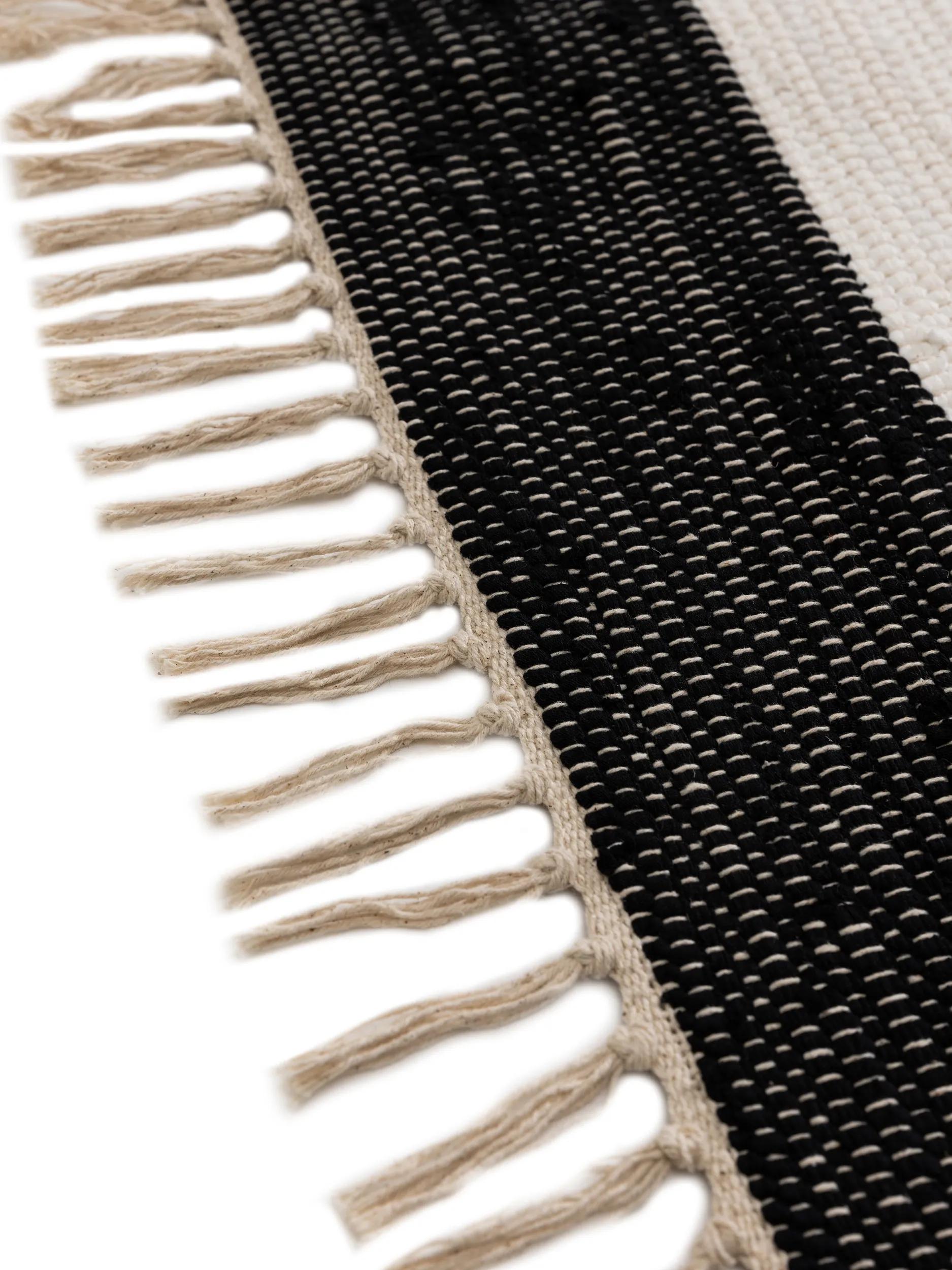 Rug made from recycled material Tom Black/White