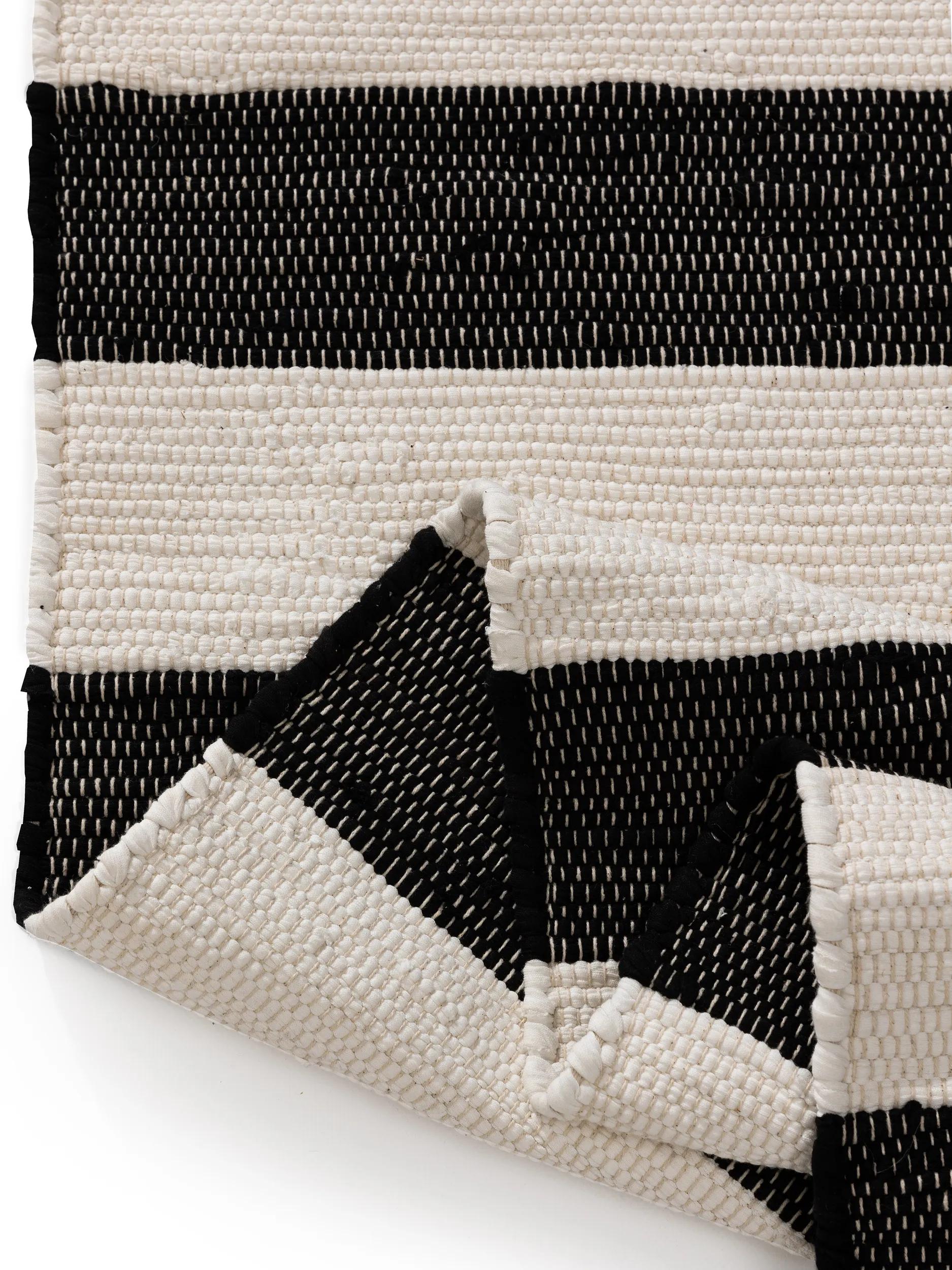 Rug made from recycled material Tom Black/White