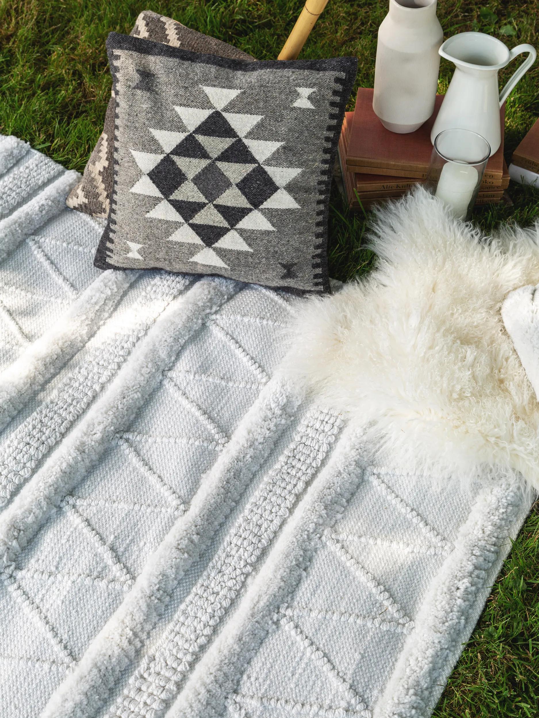 Alfombra hecha de material reciclado Toni Ivory