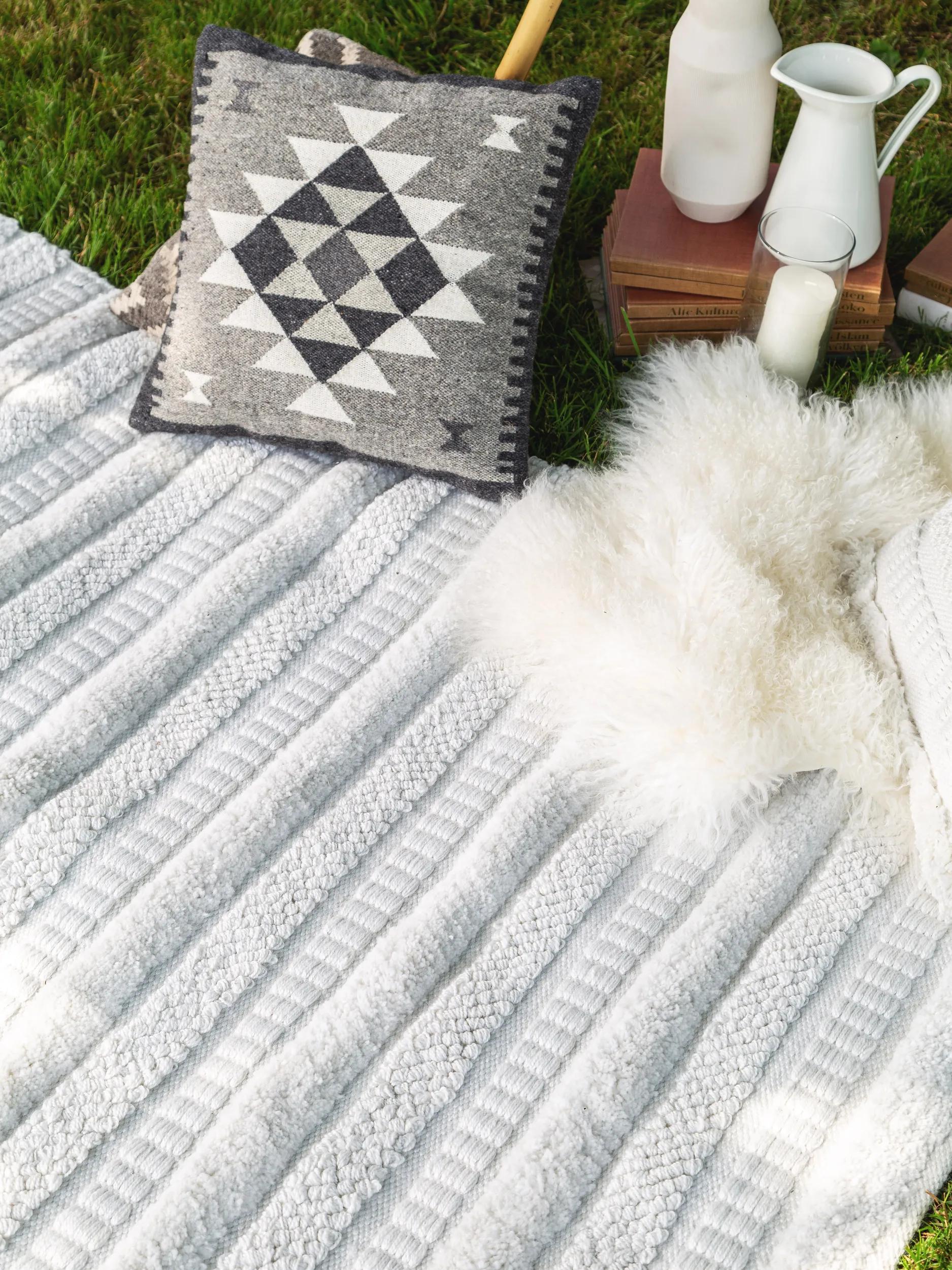 In- & Outdoor Pouf Toni Elfenbein