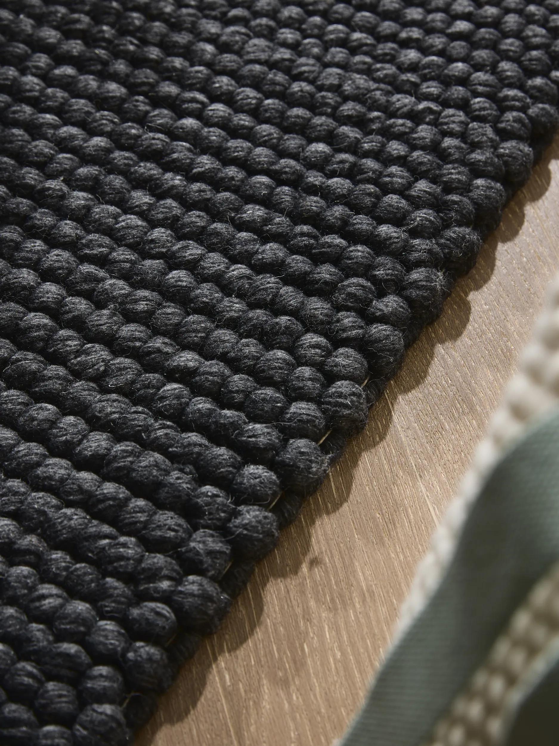 Wool Runner Beads Charcoal