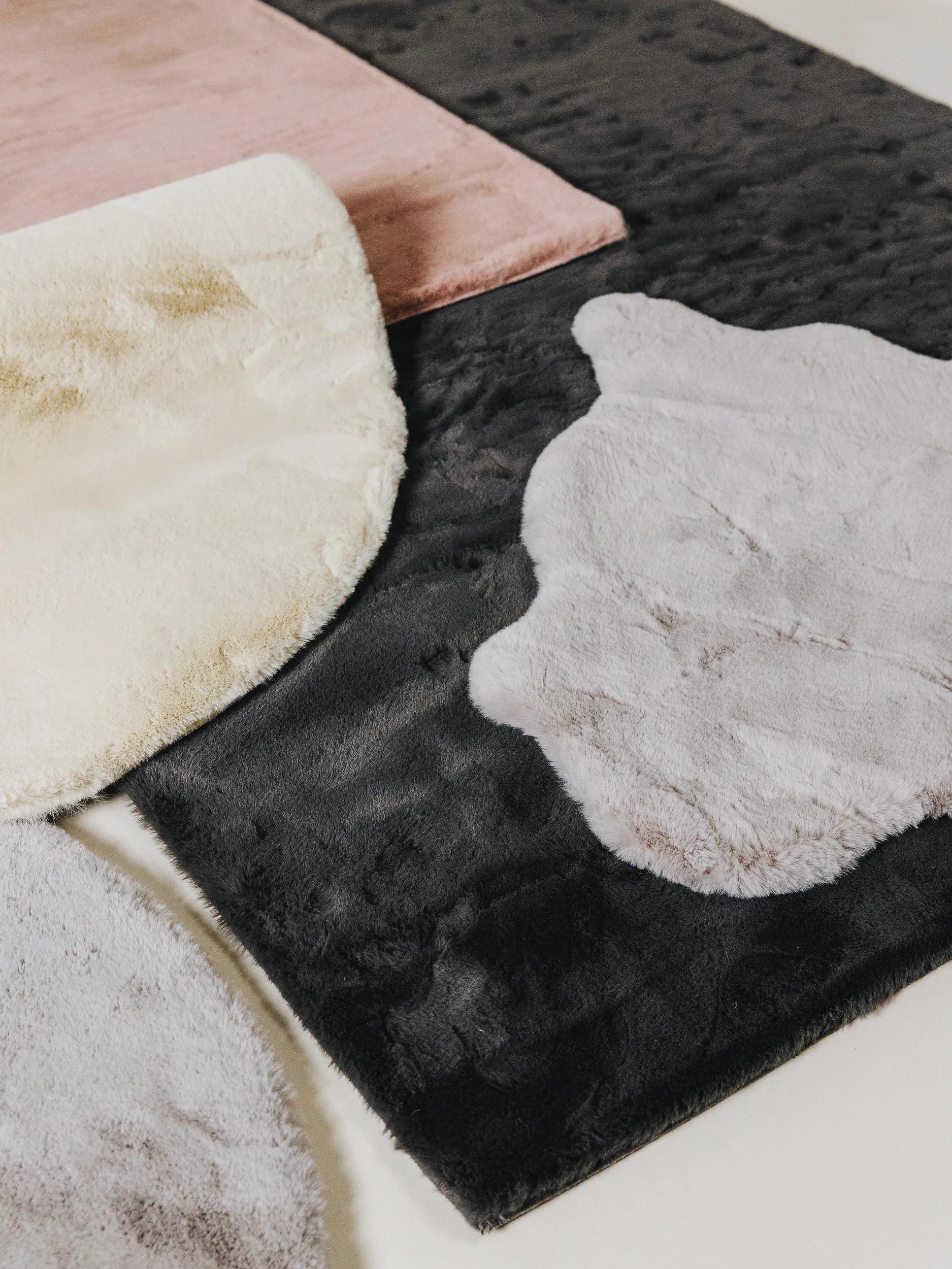 Fur Rug Dave Cream
