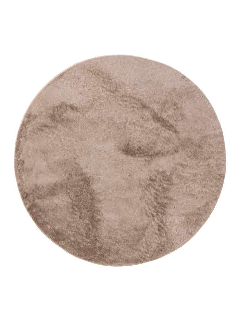 Tapis en fourrure taupe duveteux