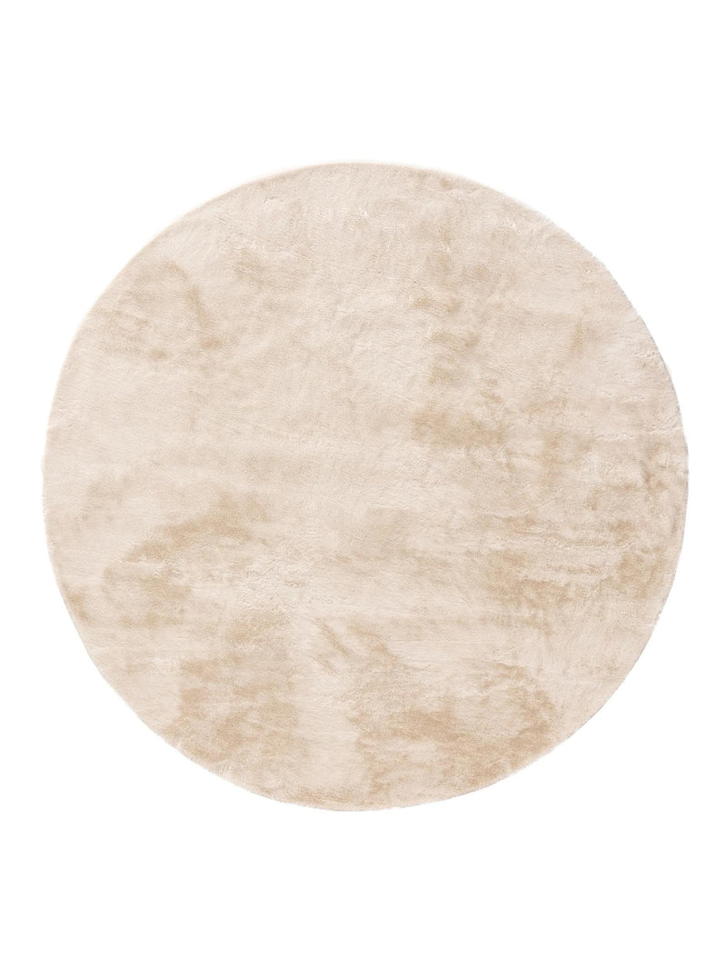Tapis en fourrure beige pelucheux