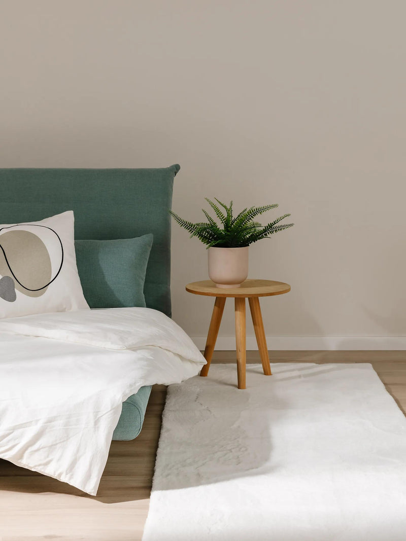 Tapis en fourrure crème pelucheux