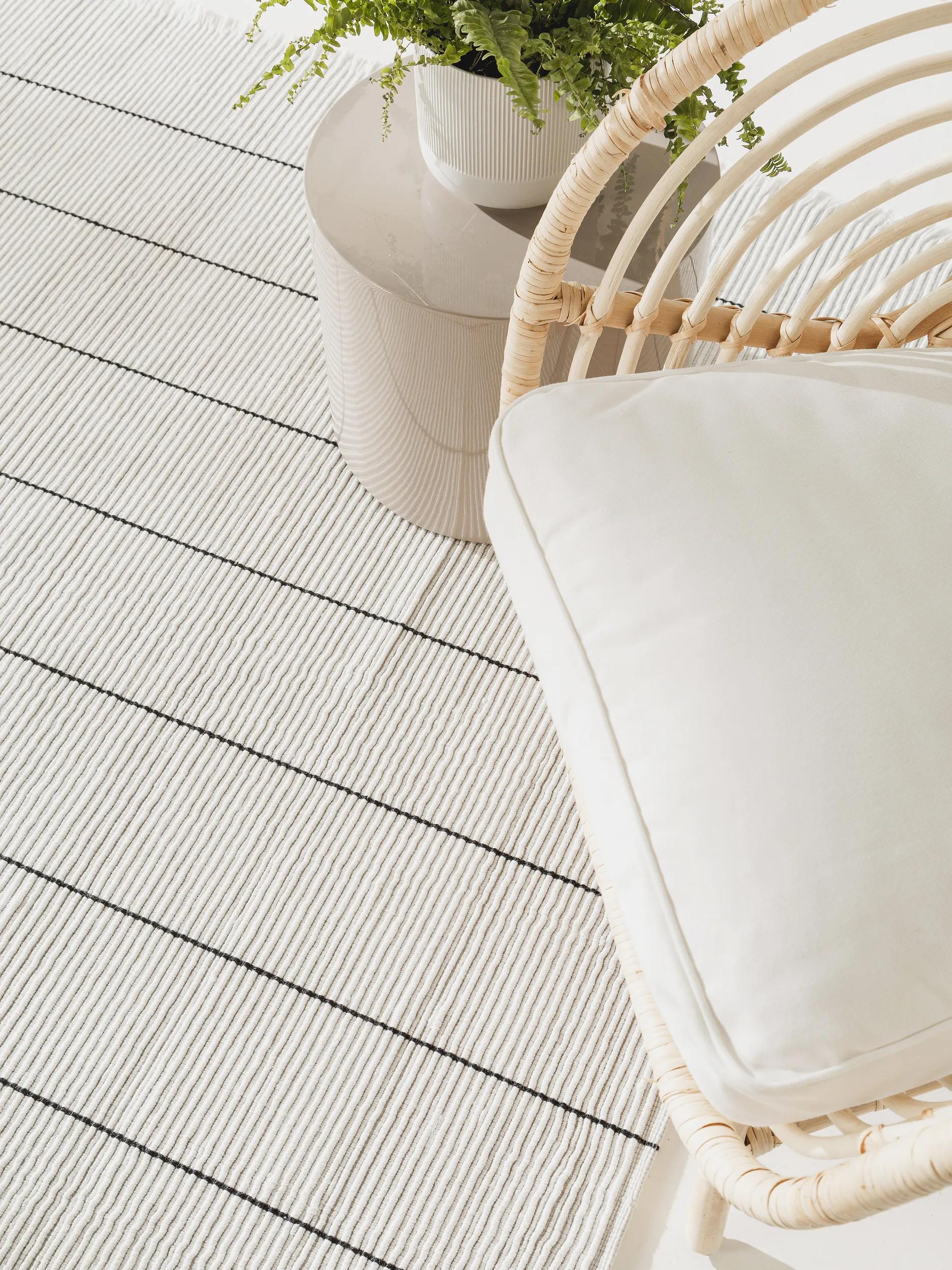 Rug made from recycled material Gaia White