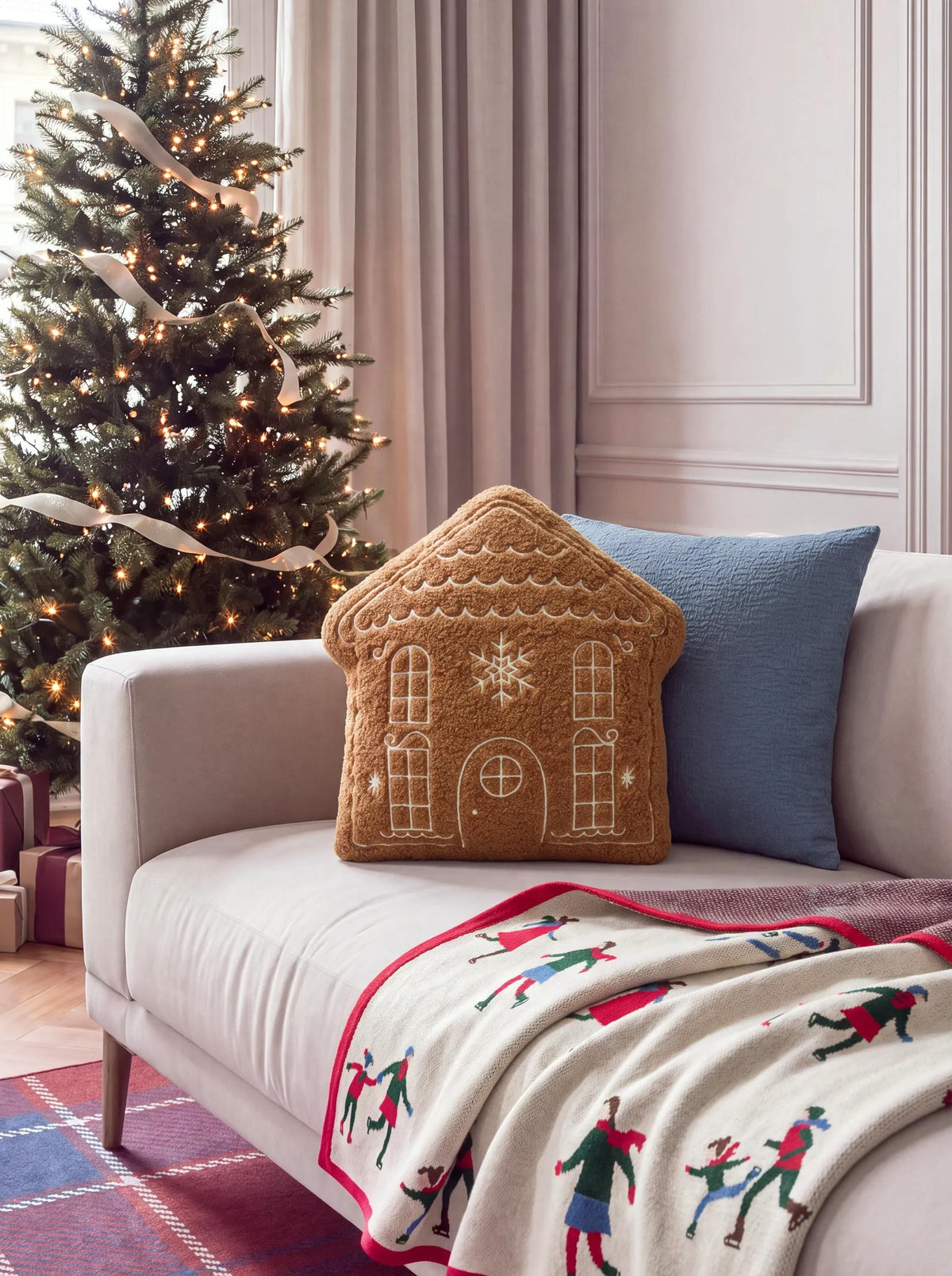 Christmas Cushion Gingerbread House Brown