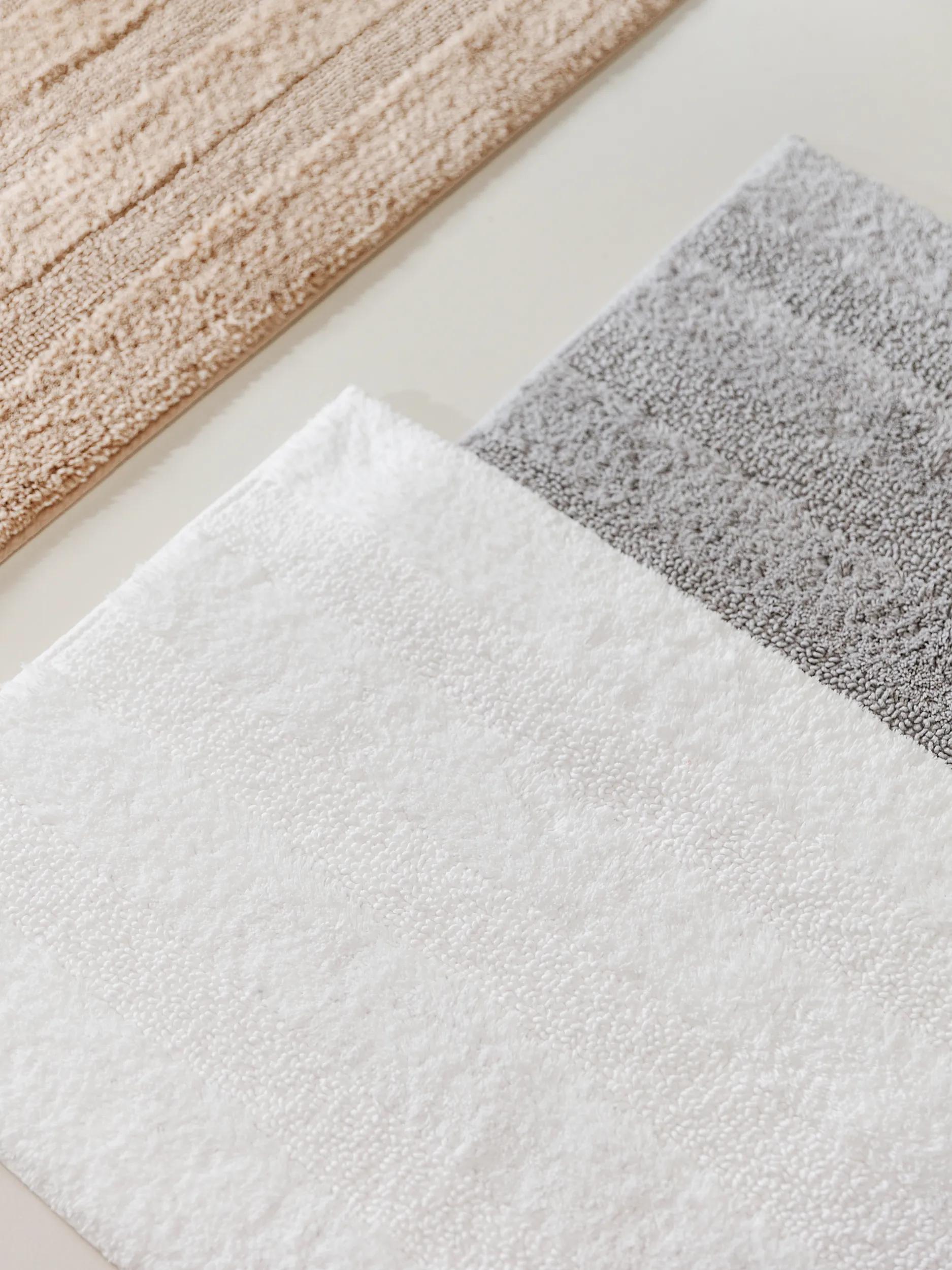 Bath Rug Ilka White