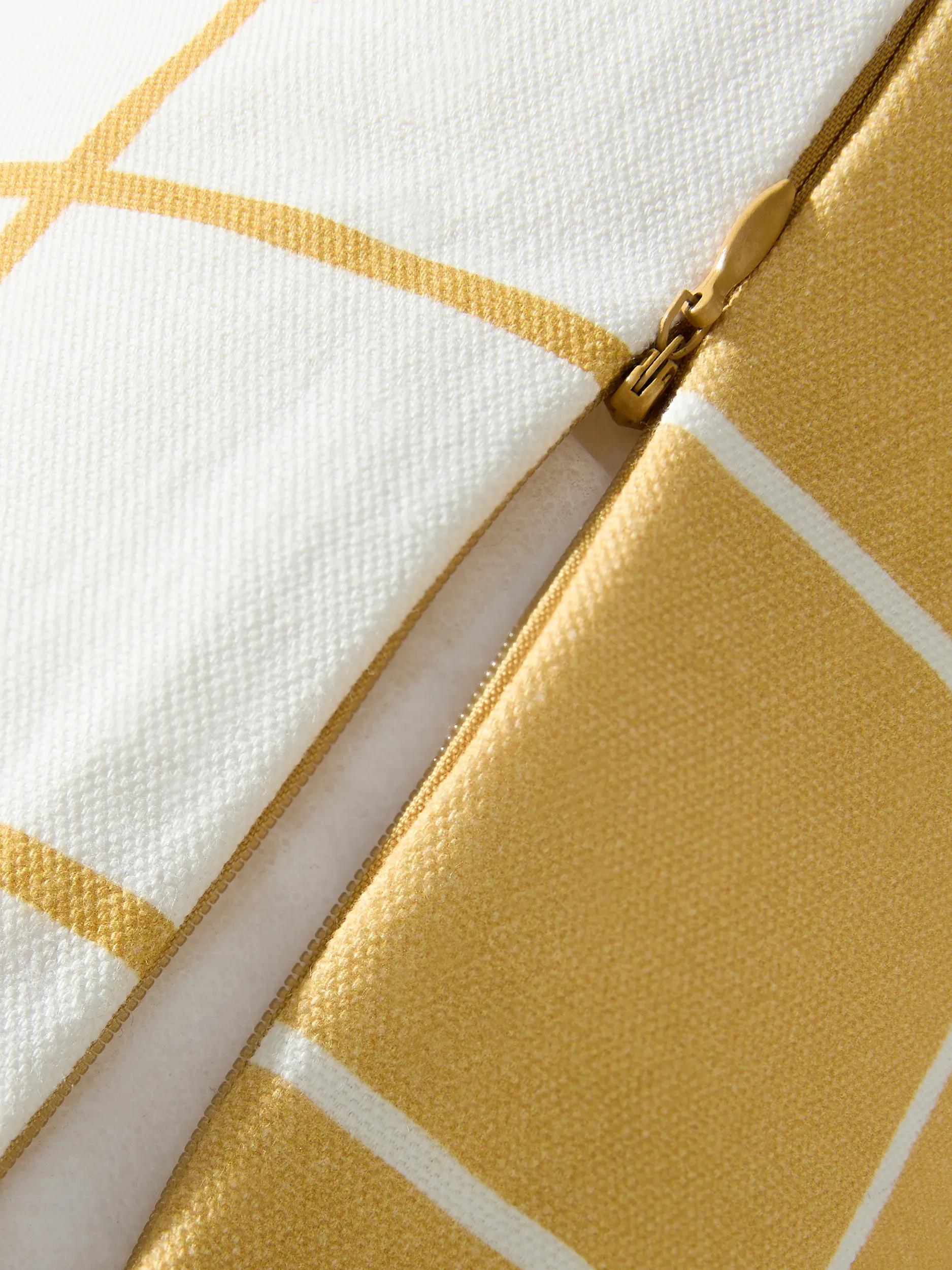 Cushion Joy Yellow