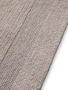 Alfombra de baño Lessa plateada