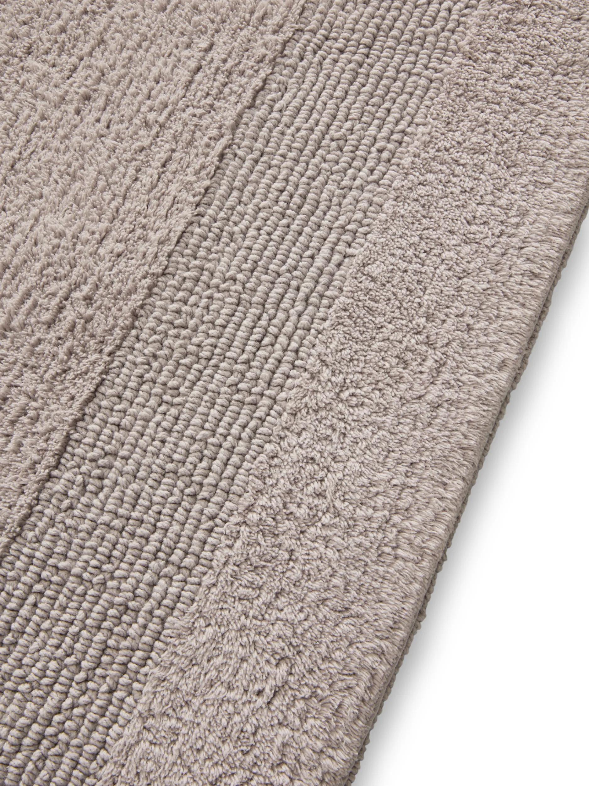 Alfombra de baño Lessa plateada