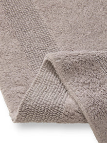 Alfombra de baño Lessa plateada