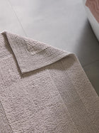 Alfombra de baño Lessa plateada