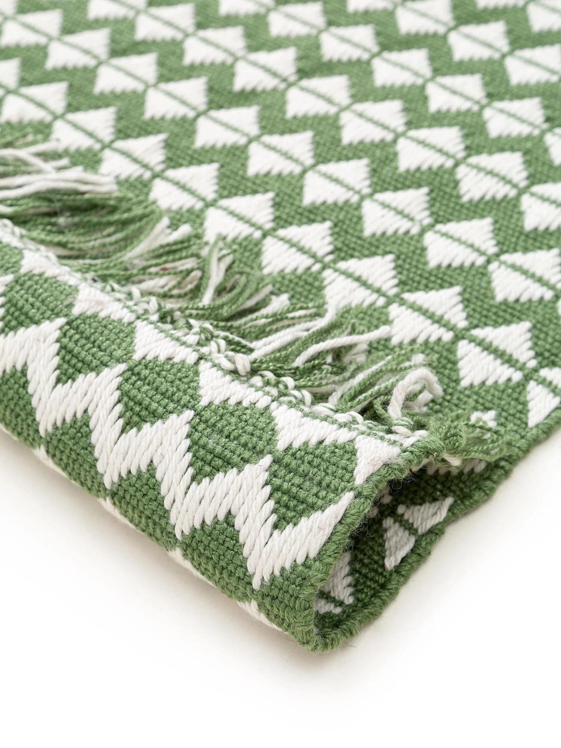 Tapis fabriqué à partir de matériau recyclé Morty Green