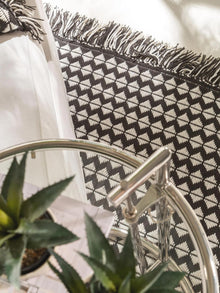 Tapis fabriqué à partir de matériau recyclé Morty Noir/Blanc