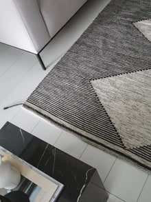 Wool Rug Nahla White/Black