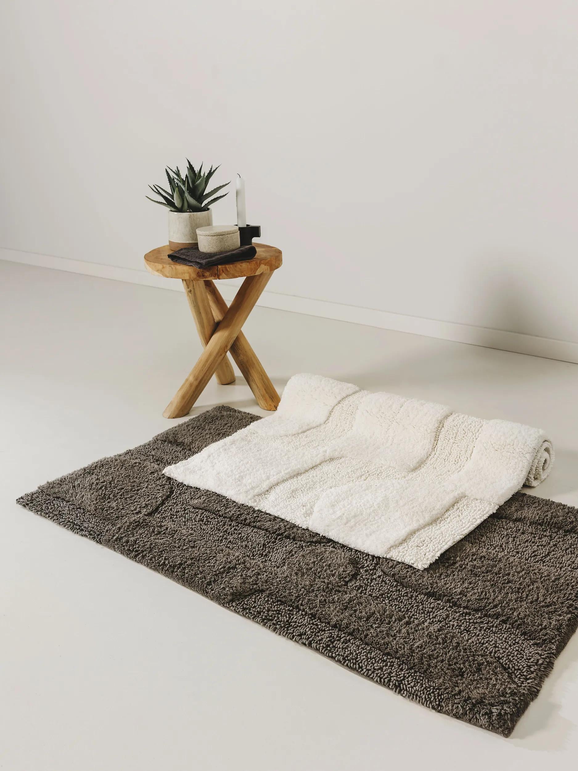 Bath Rug Nehir White