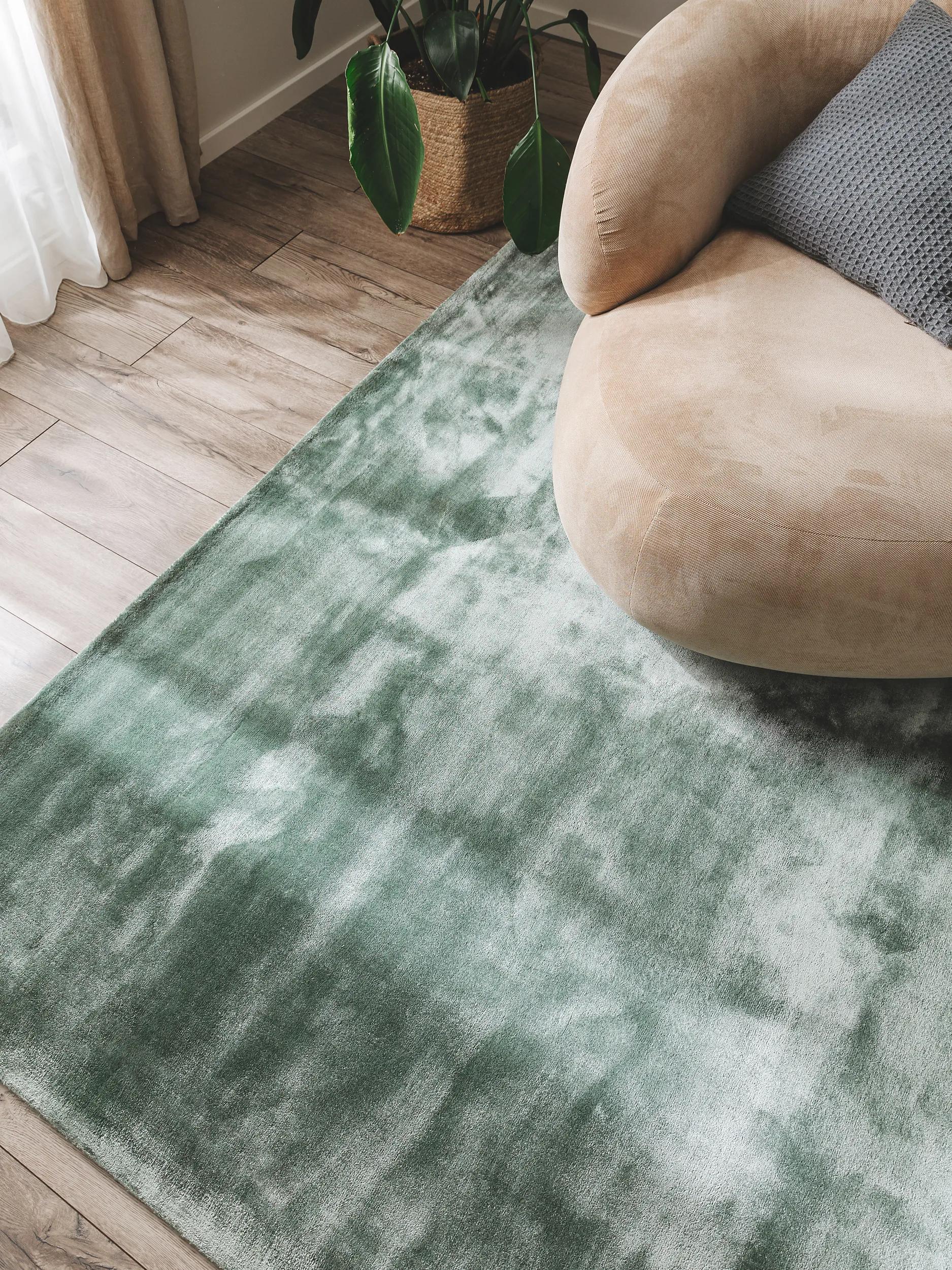 Alfombra de viscosa Nela verde claro