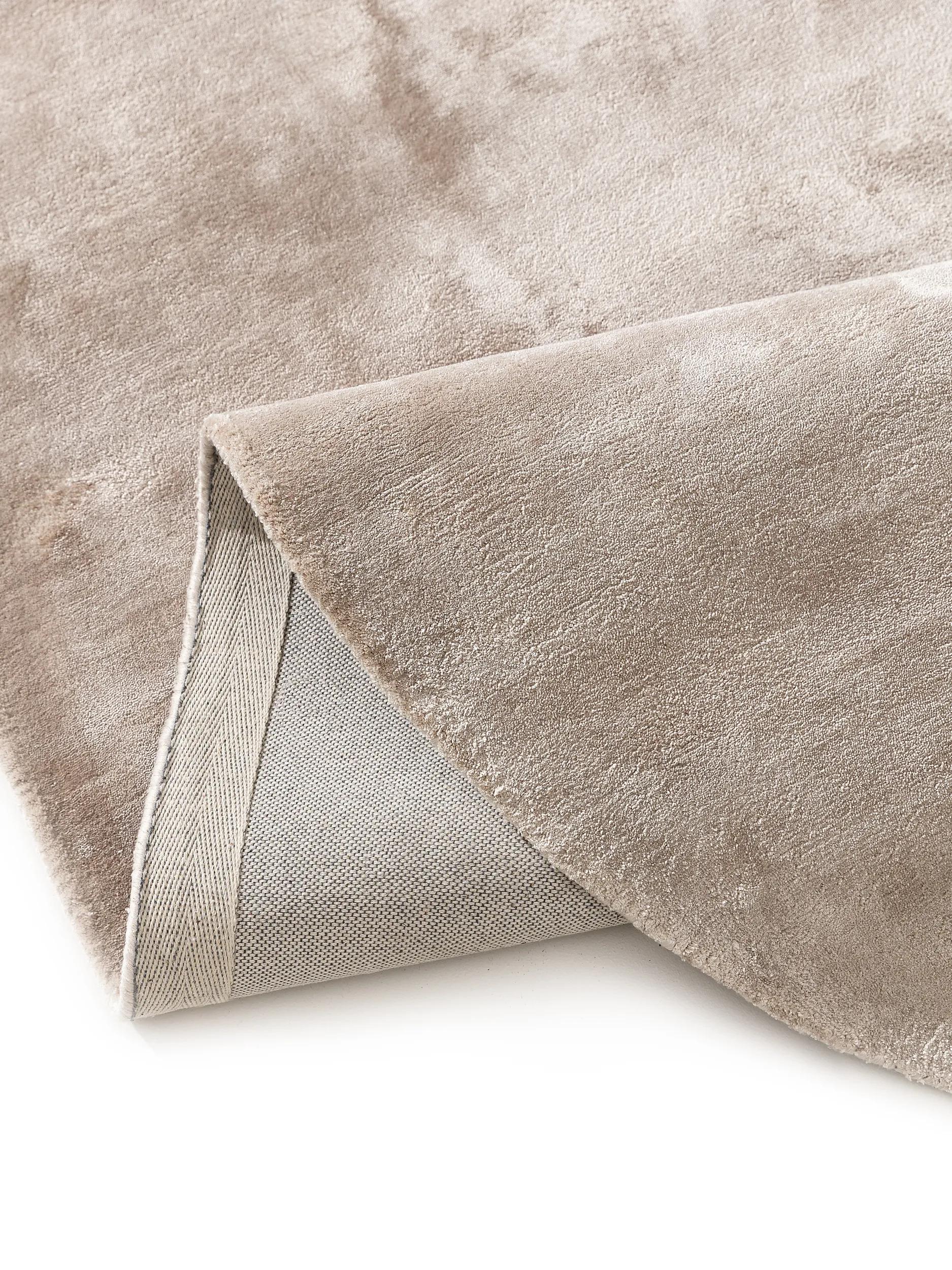 Viscose Rug Oval Nela Taupe