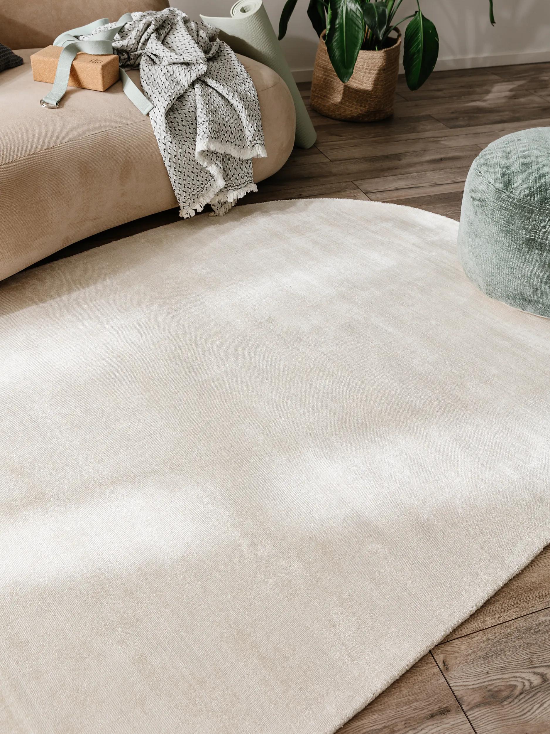 Viscose Rug Oval Nova Cream