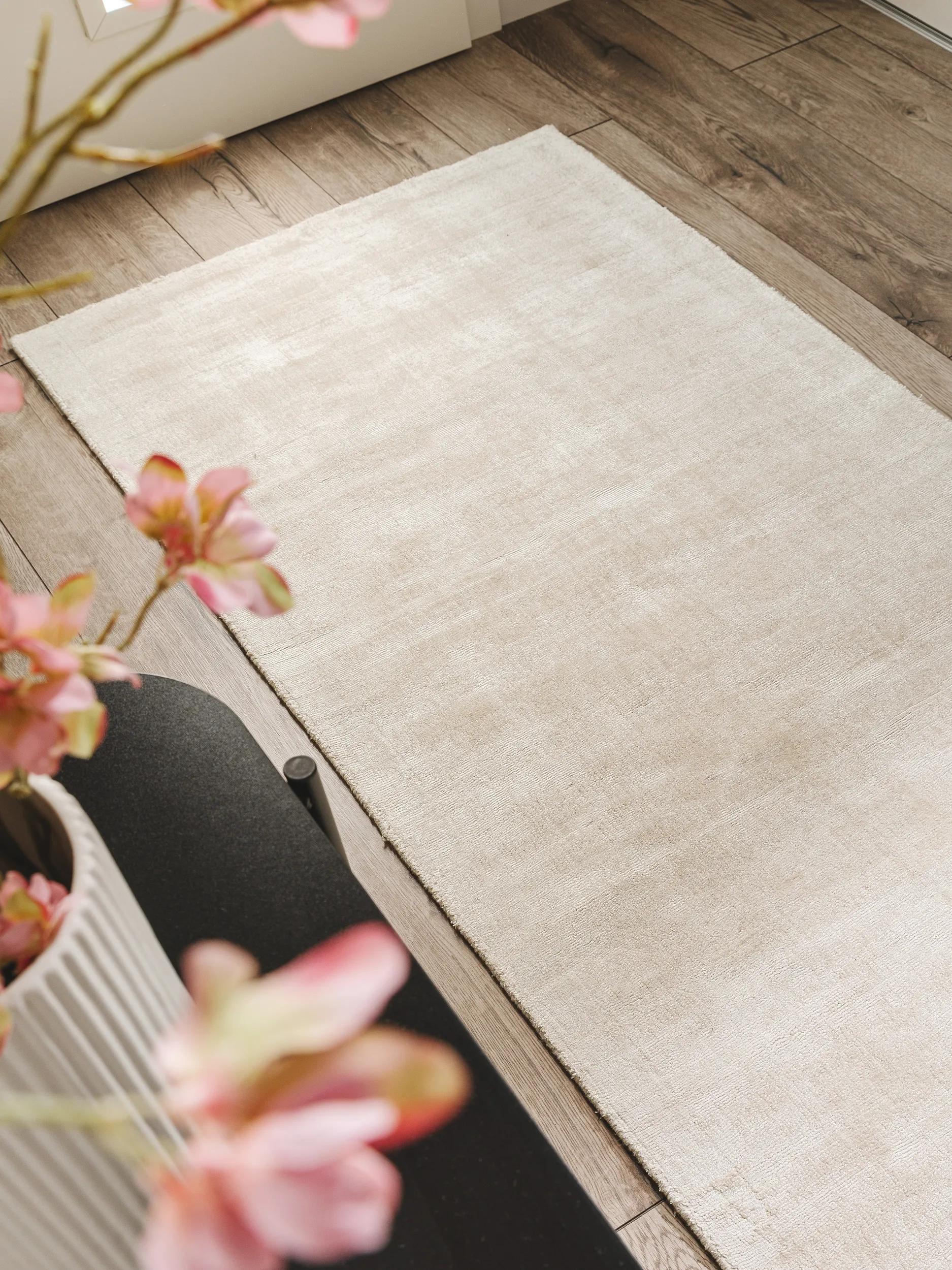 Alfombra de viscosa Nova crema