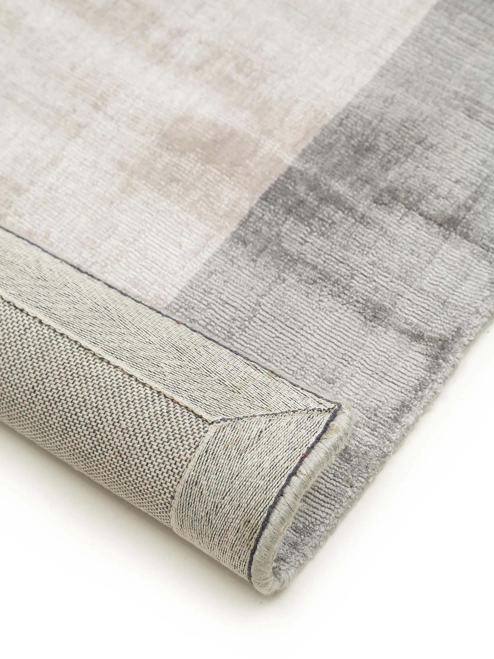 Viscose Rug Nova Border Light Grey