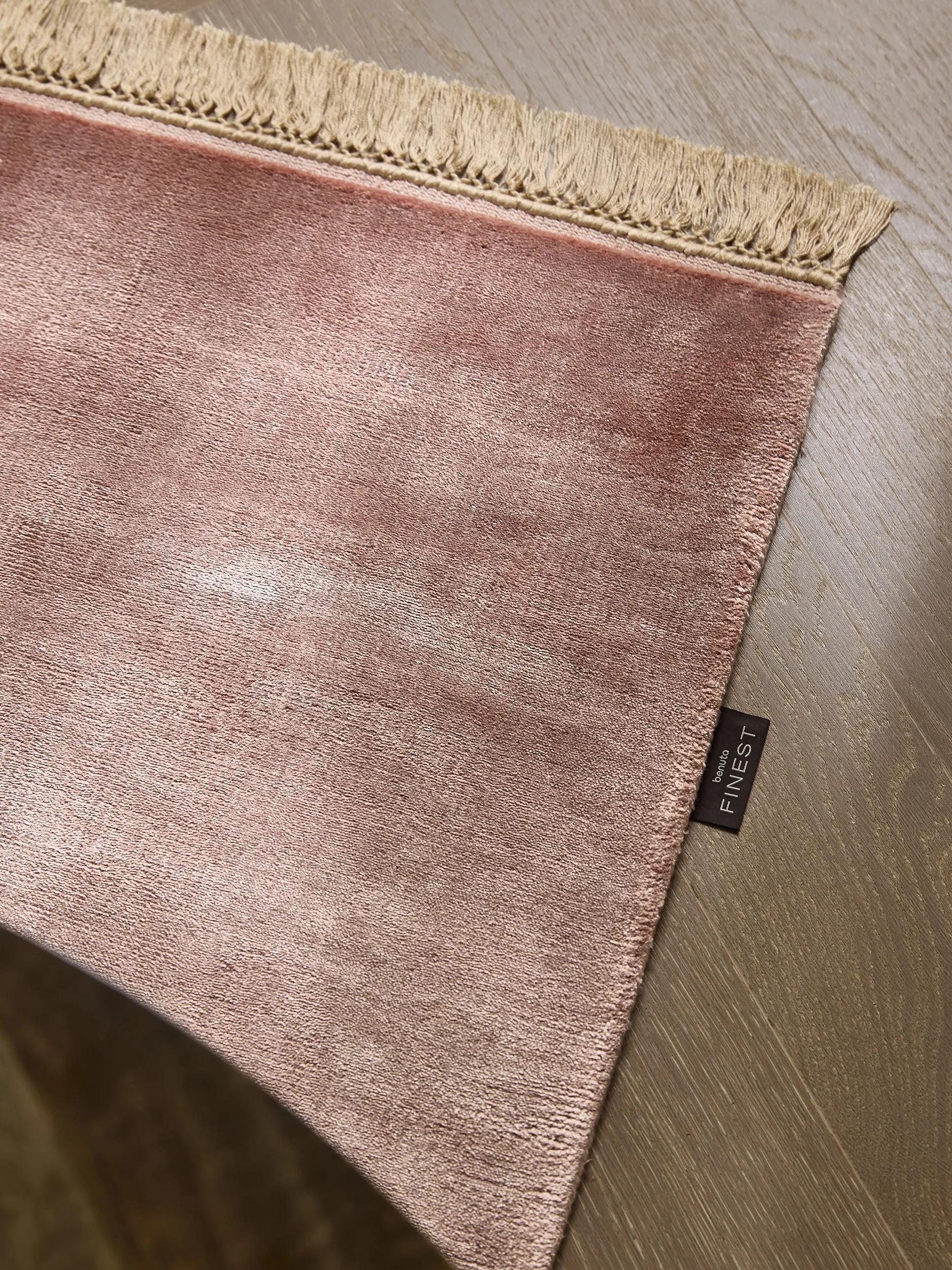 Viscose Rug Rubin Rose