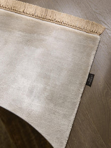 Alfombra de viscosa Rubin crema