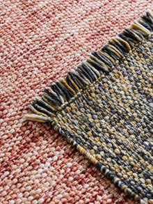 Rug Runa Red