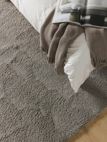 Alfombra peluda Soda Gris