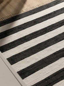Rug made from recycled material Tom Black/White