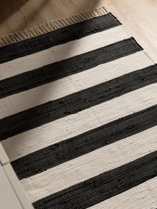 Rug made from recycled material Tom Black/White