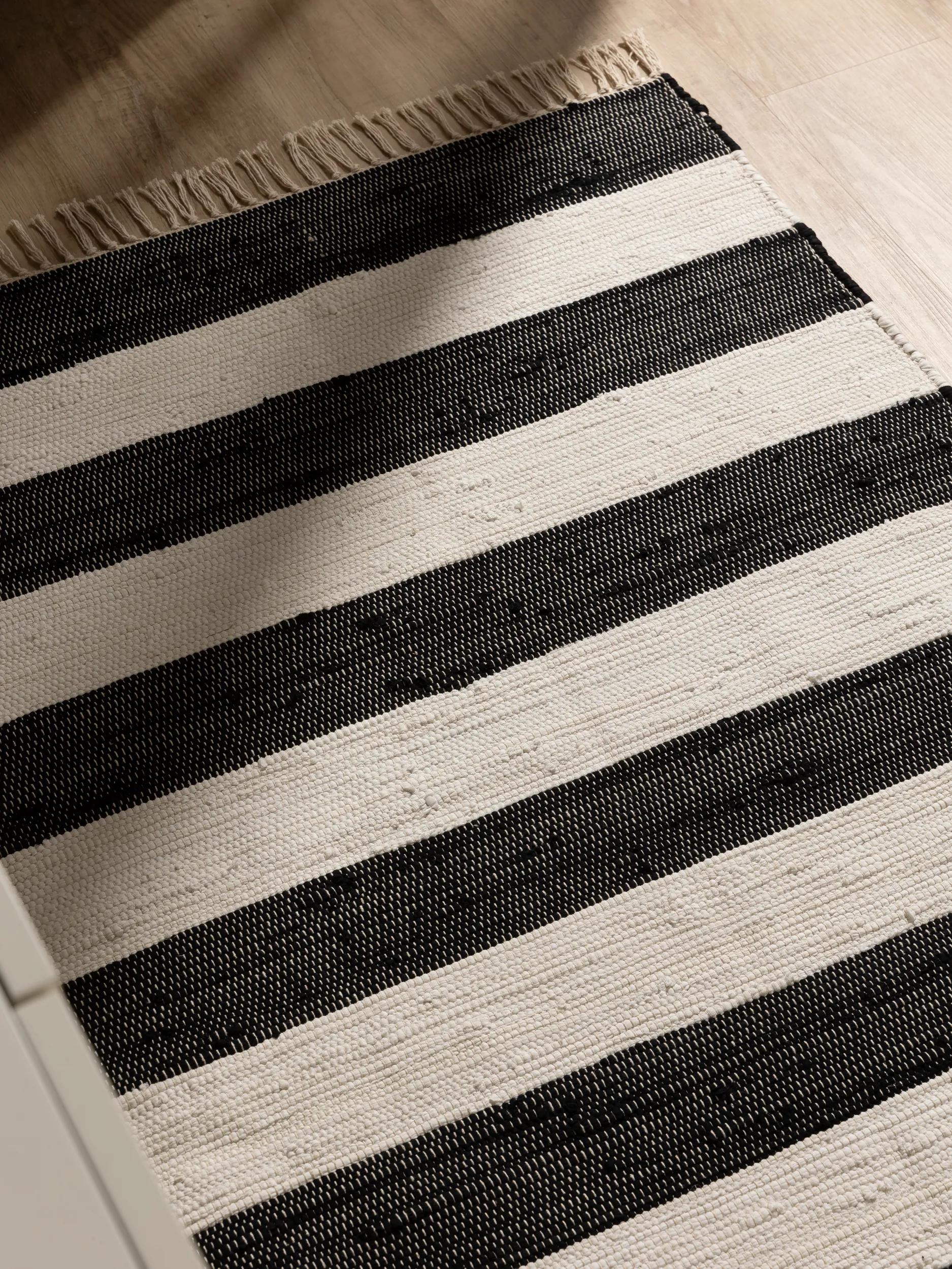 Rug made from recycled material Tom Black/White